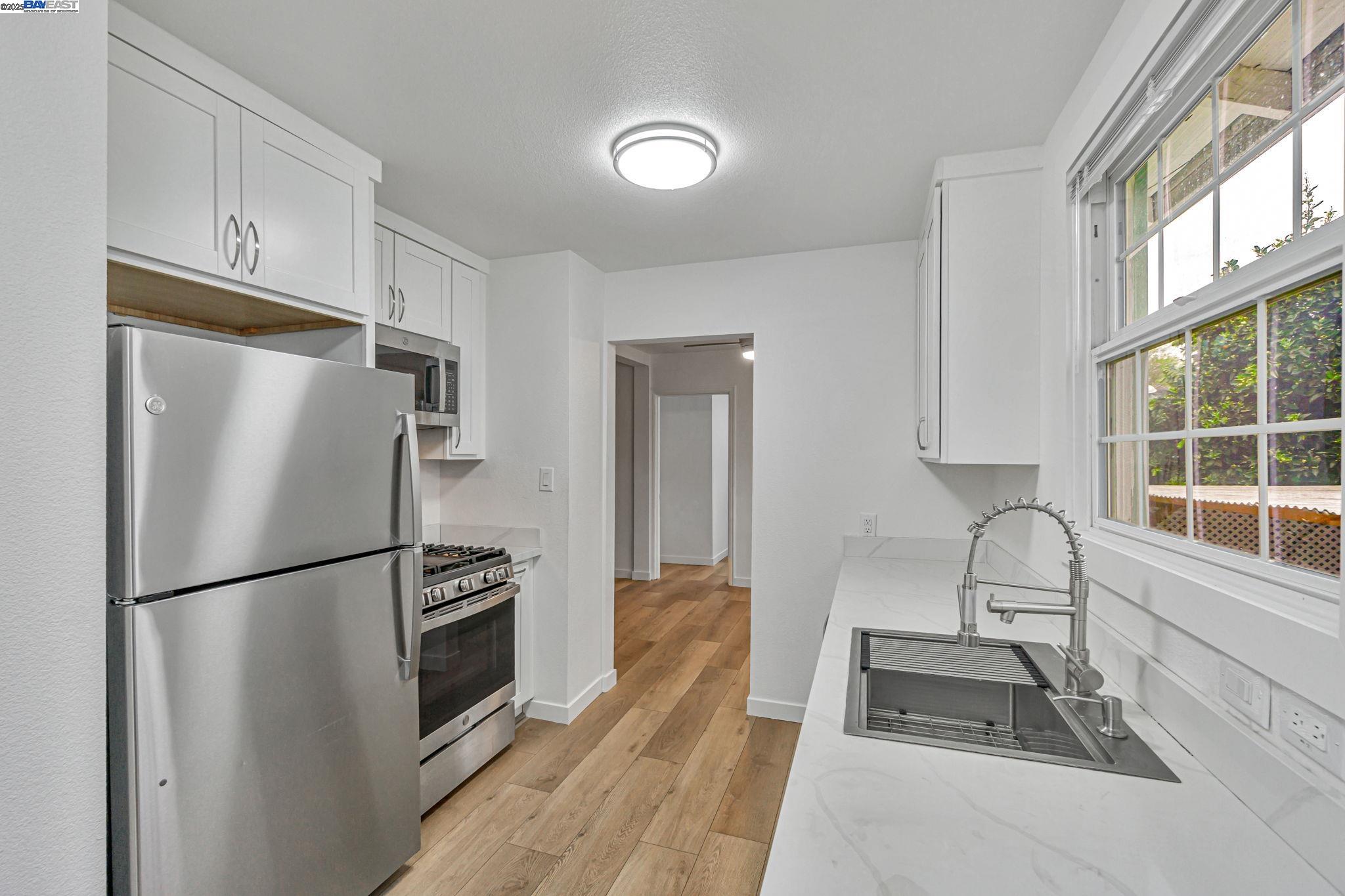 Detail Gallery Image 4 of 29 For 800 W 14th St, Antioch,  CA 94509 - 3 Beds | 1 Baths