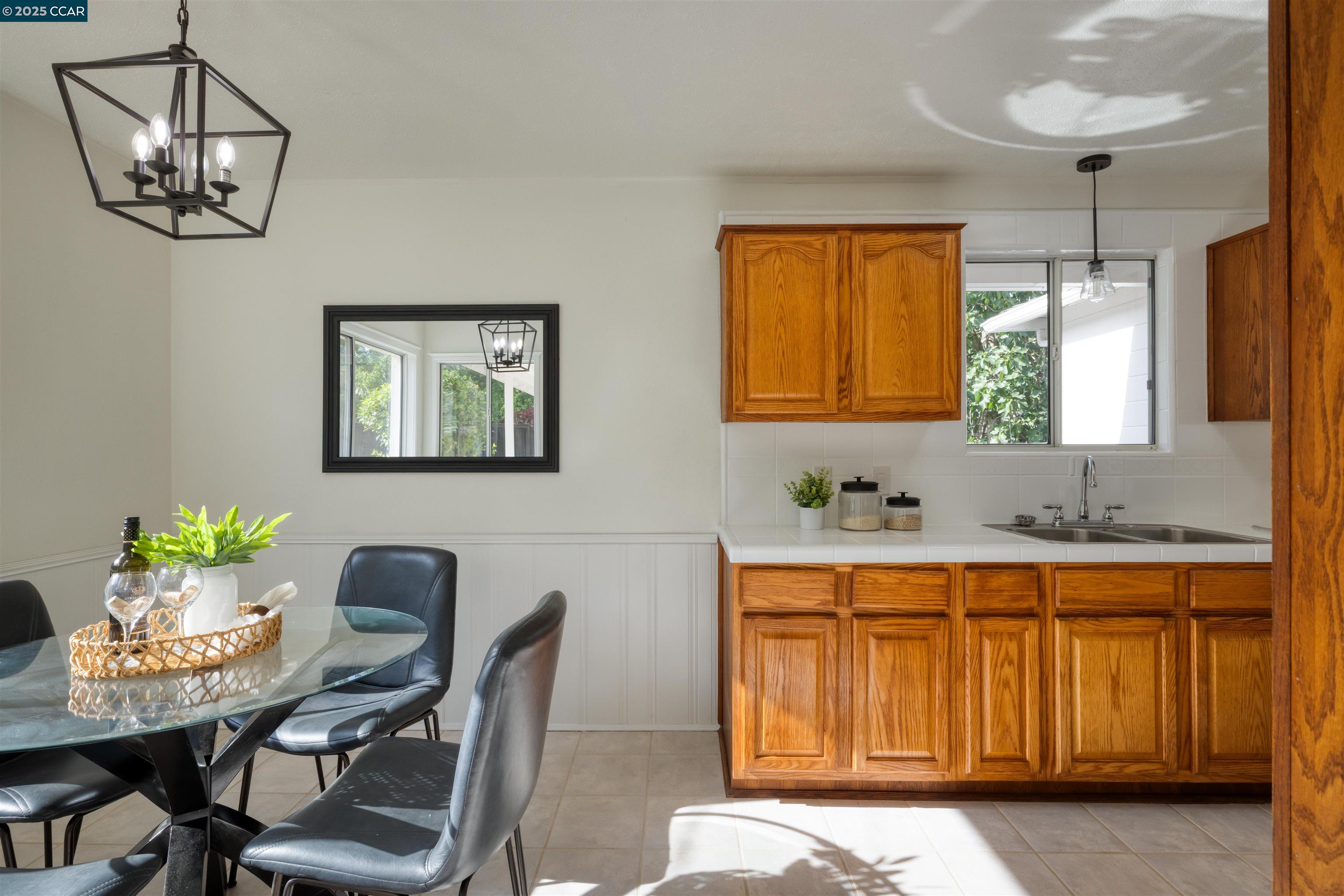 Detail Gallery Image 12 of 46 For 580 Moraga Way, Orinda,  CA 94563 - 3 Beds | 2 Baths
