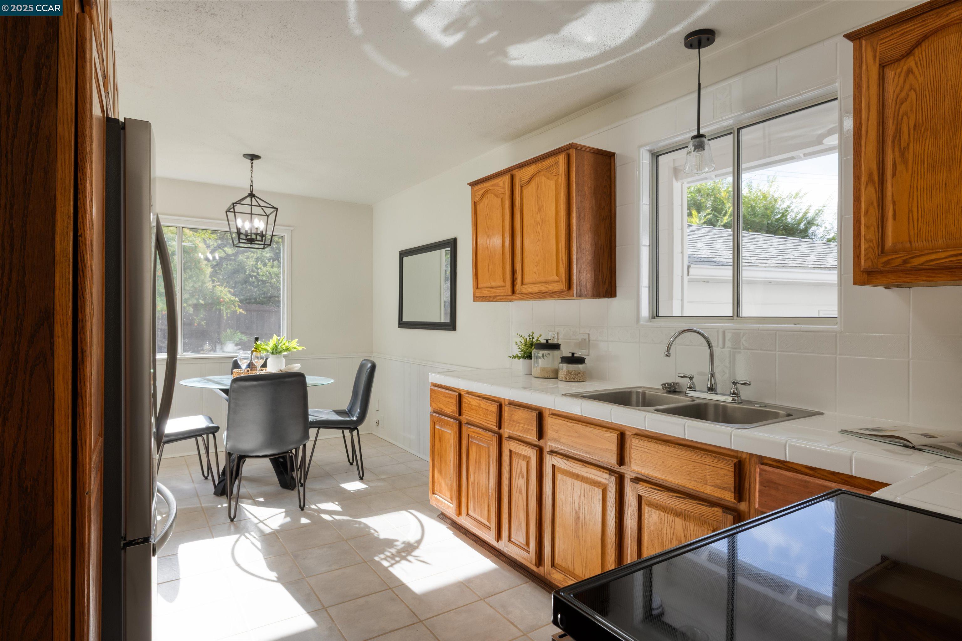 Detail Gallery Image 14 of 46 For 580 Moraga Way, Orinda,  CA 94563 - 3 Beds | 2 Baths