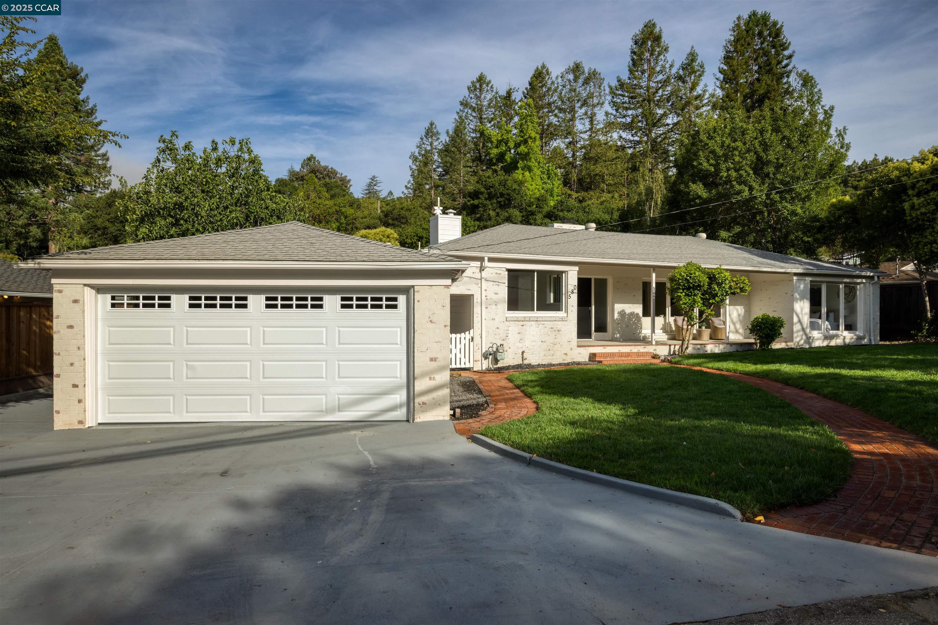 Detail Gallery Image 3 of 46 For 580 Moraga Way, Orinda,  CA 94563 - 3 Beds | 2 Baths