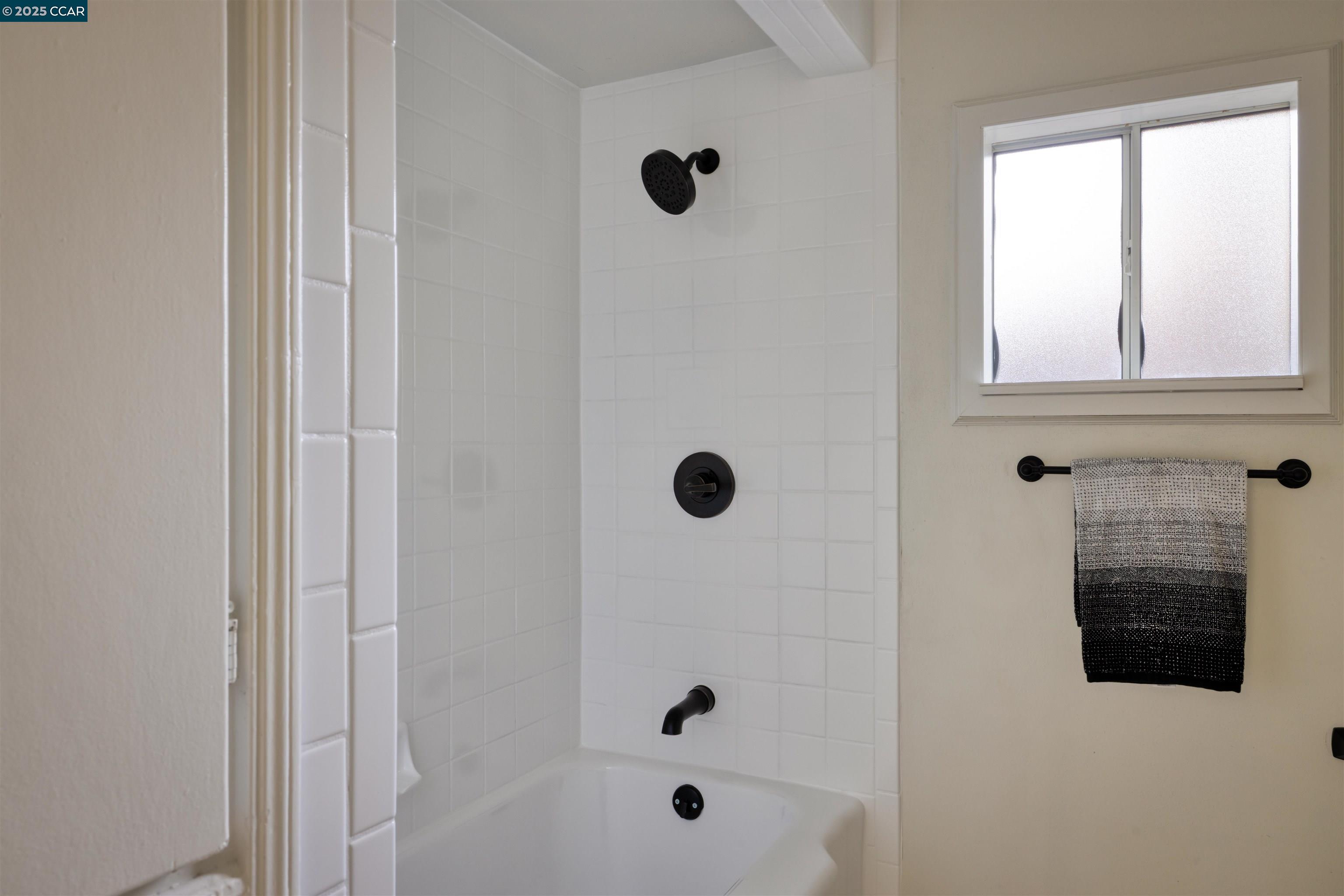 Detail Gallery Image 22 of 46 For 580 Moraga Way, Orinda,  CA 94563 - 3 Beds | 2 Baths