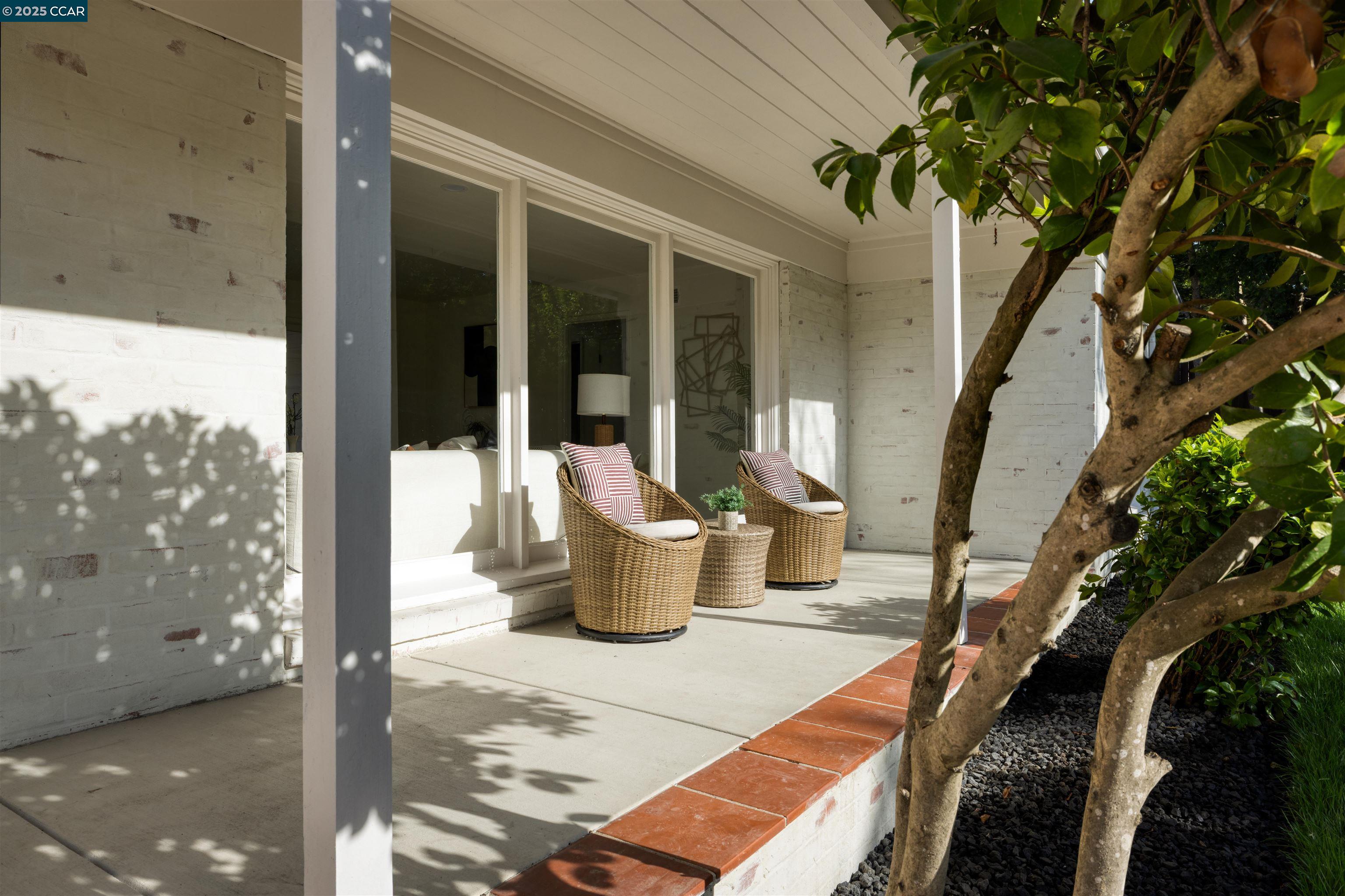 Detail Gallery Image 4 of 46 For 580 Moraga Way, Orinda,  CA 94563 - 3 Beds | 2 Baths