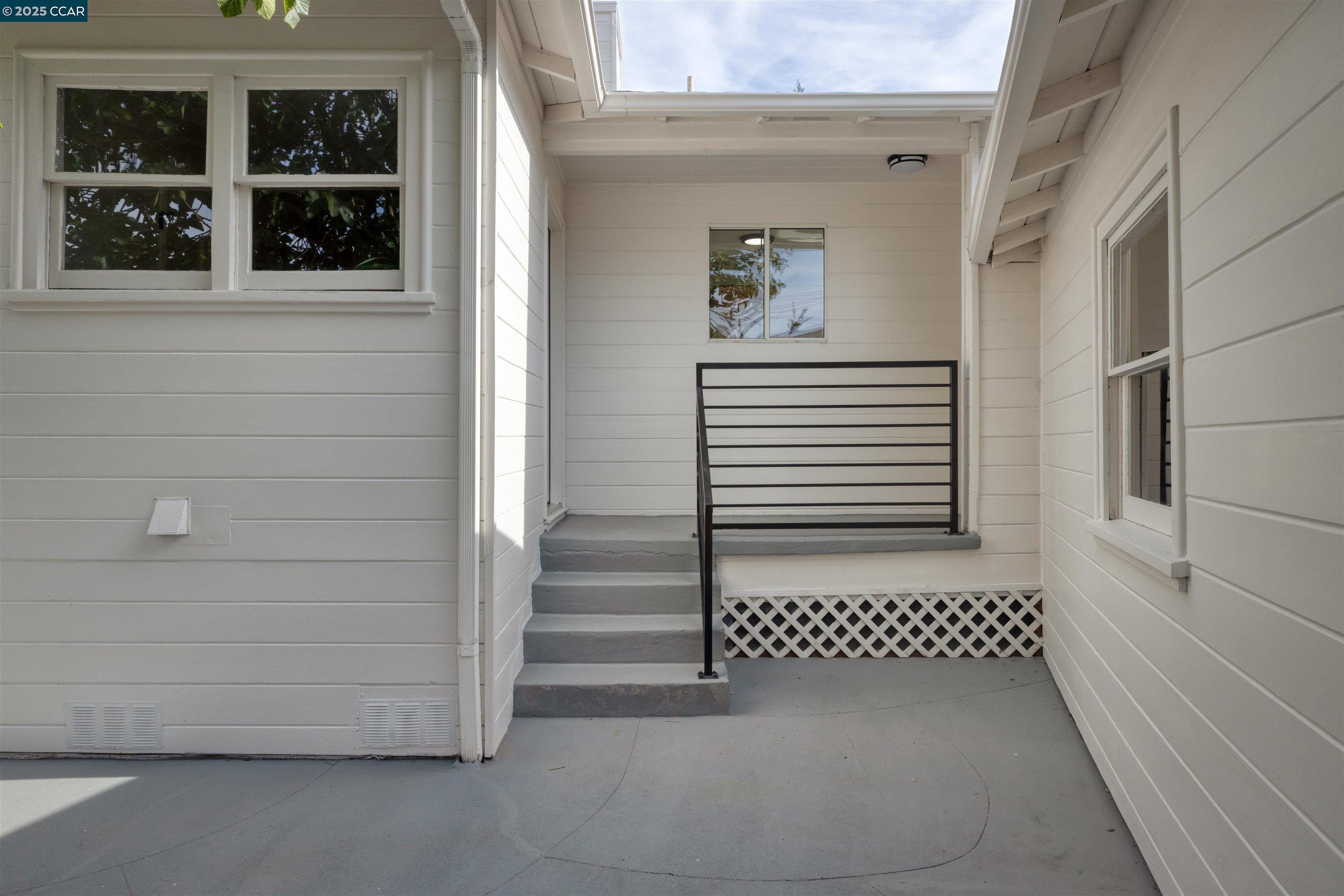 Detail Gallery Image 38 of 46 For 580 Moraga Way, Orinda,  CA 94563 - 3 Beds | 2 Baths