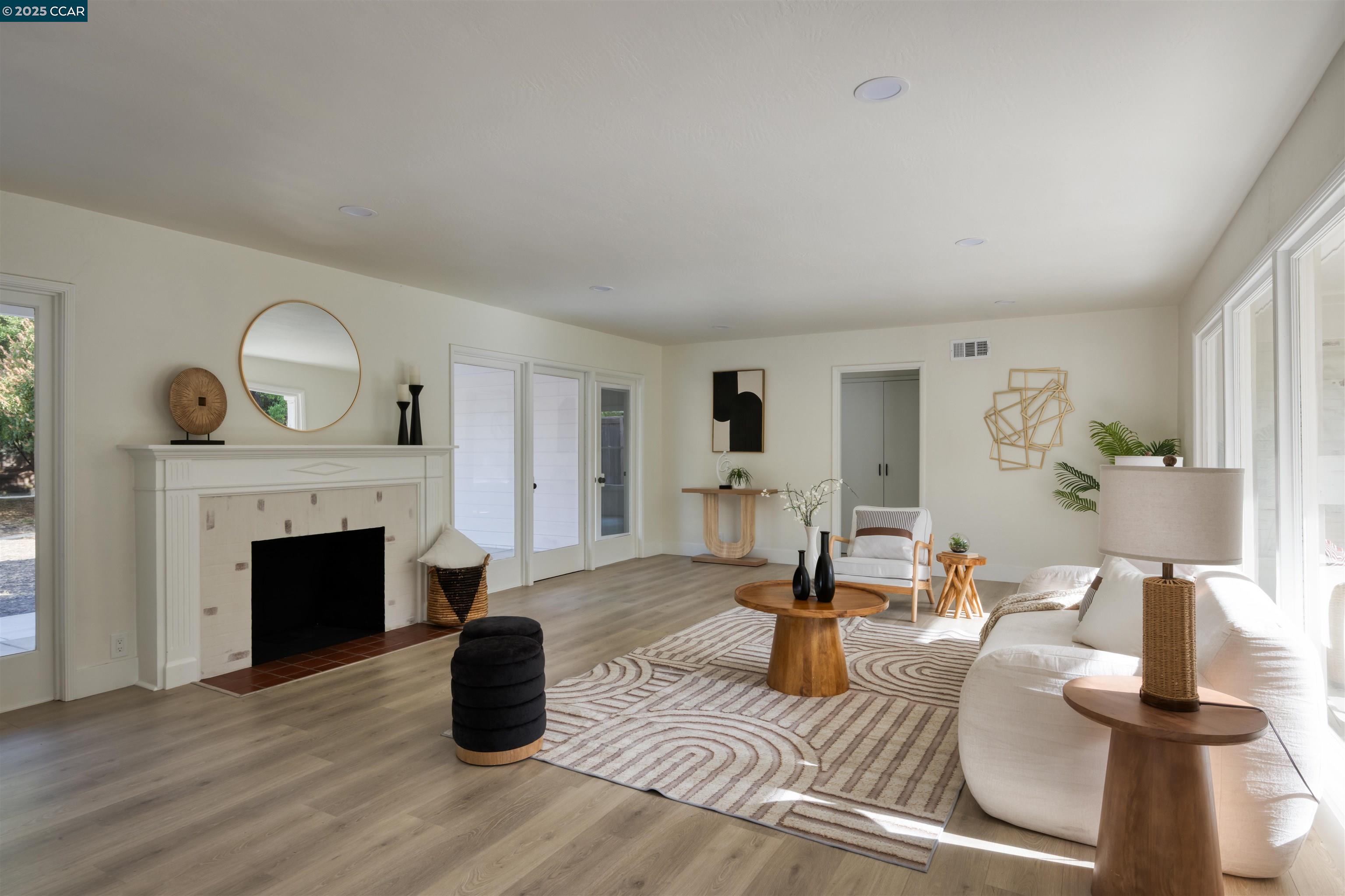 Detail Gallery Image 6 of 46 For 580 Moraga Way, Orinda,  CA 94563 - 3 Beds | 2 Baths