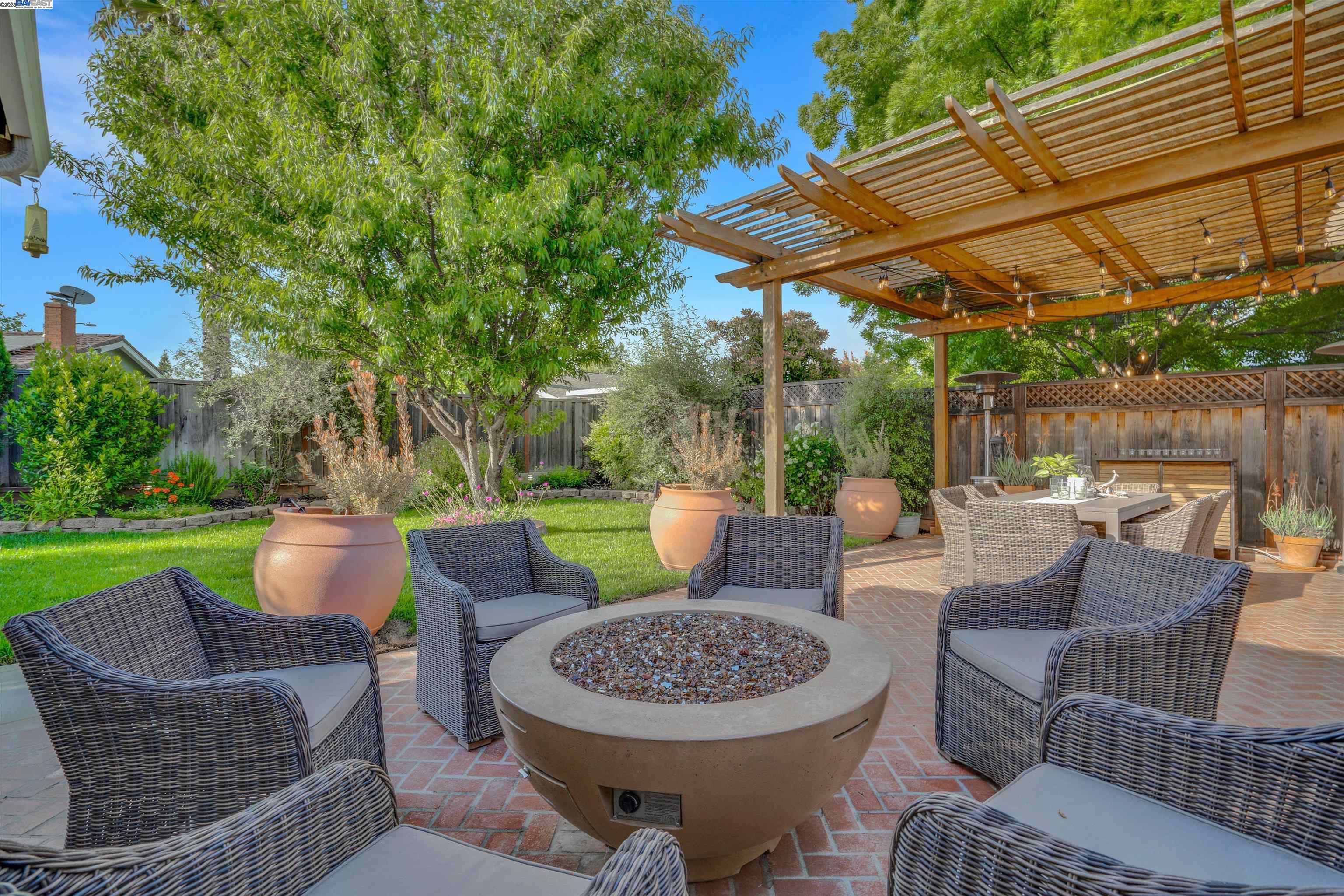 Detail Gallery Image 3 of 37 For 3644 Ashwood Drive, Pleasanton,  CA 94588 - 4 Beds | 2 Baths