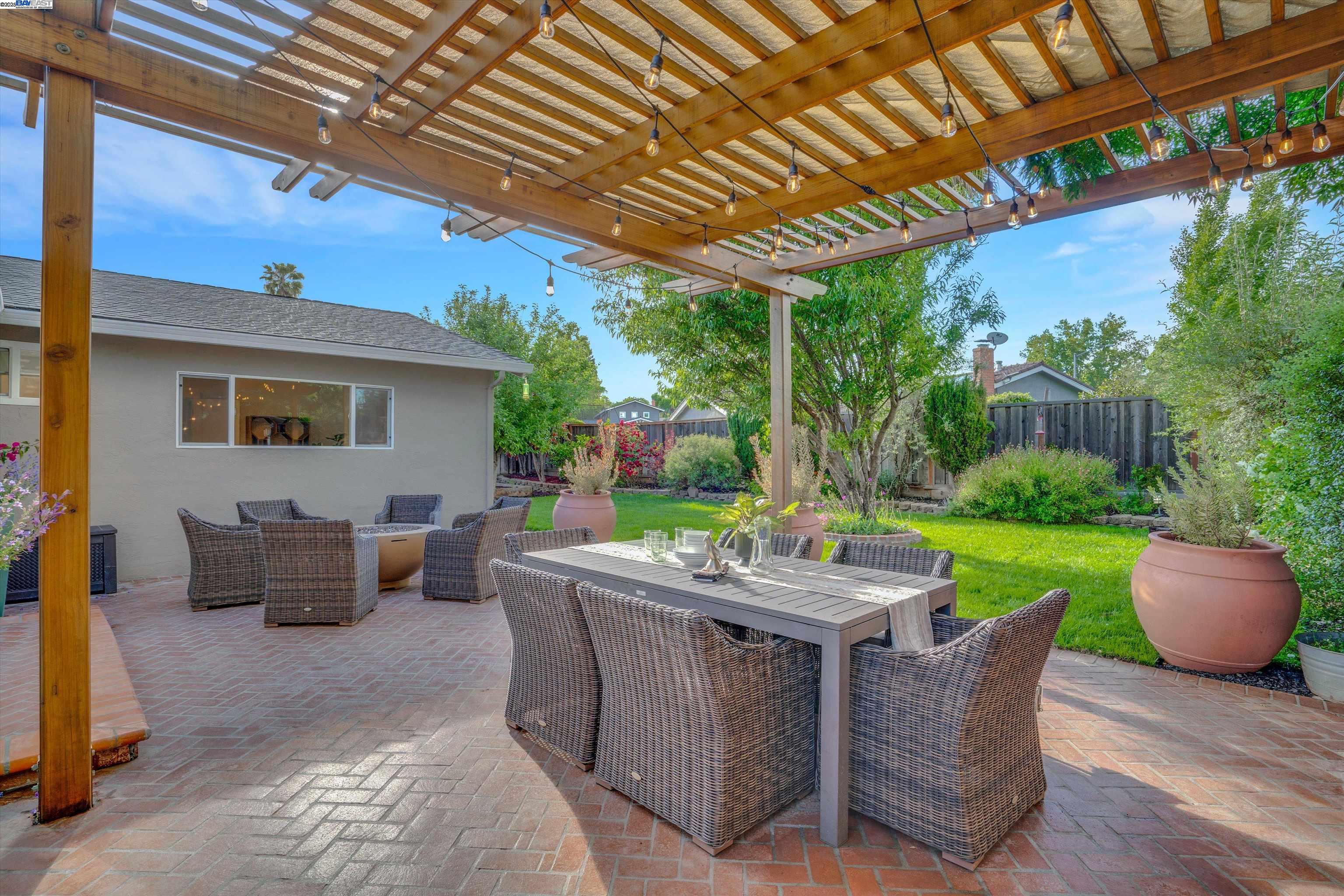 Detail Gallery Image 25 of 37 For 3644 Ashwood Drive, Pleasanton,  CA 94588 - 4 Beds | 2 Baths