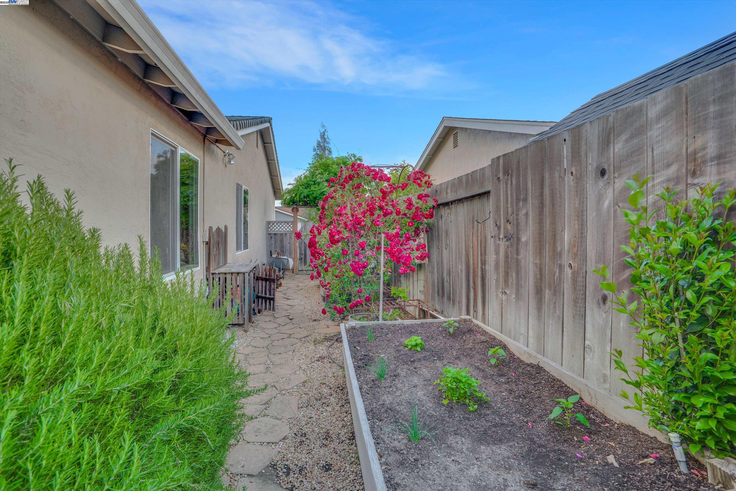 Detail Gallery Image 31 of 37 For 3644 Ashwood Drive, Pleasanton,  CA 94588 - 4 Beds | 2 Baths