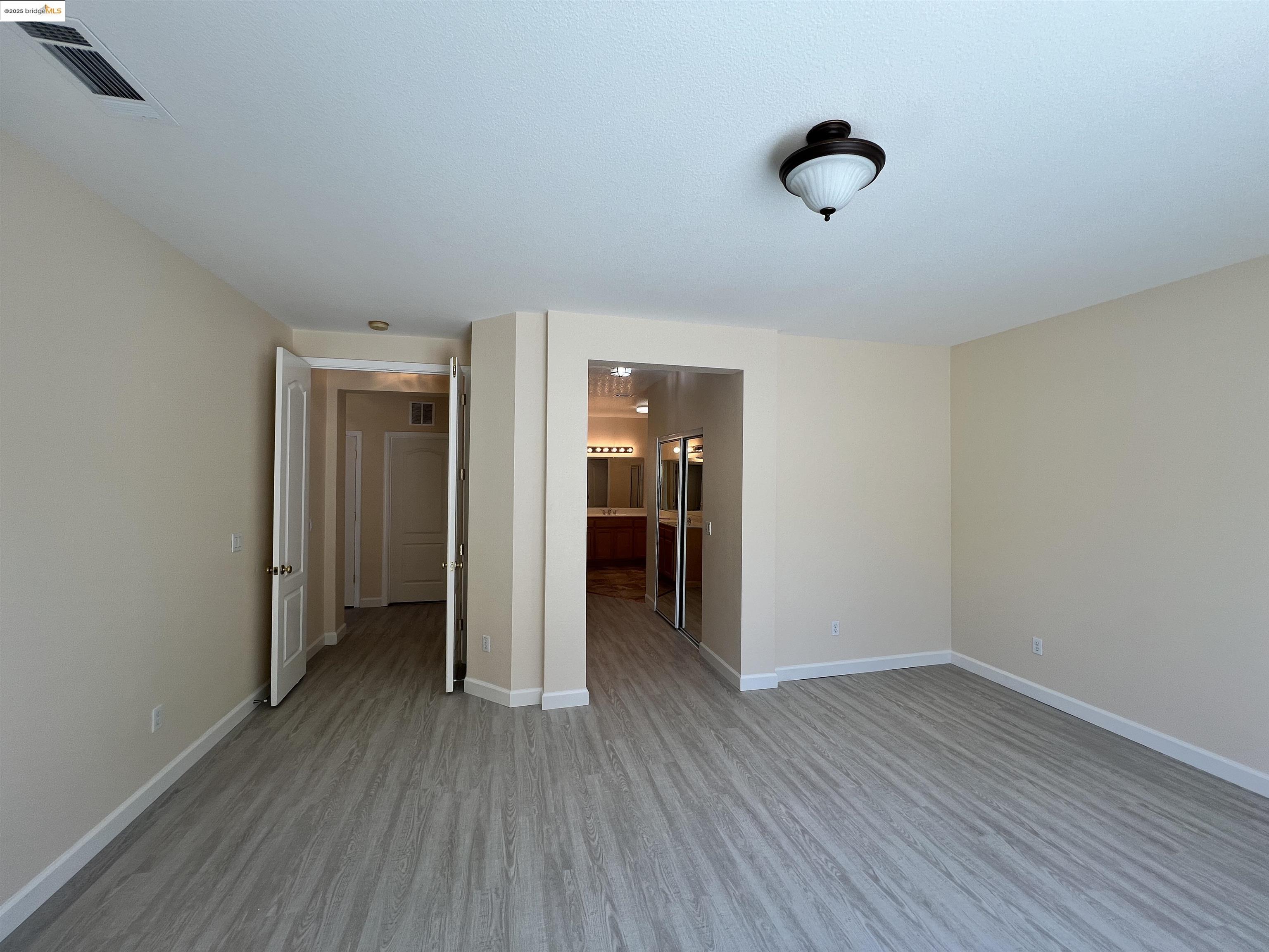 Detail Gallery Image 13 of 33 For 1371 Brooktrail Dr, Pittsburg,  CA 94565 - 6 Beds | 3/1 Baths