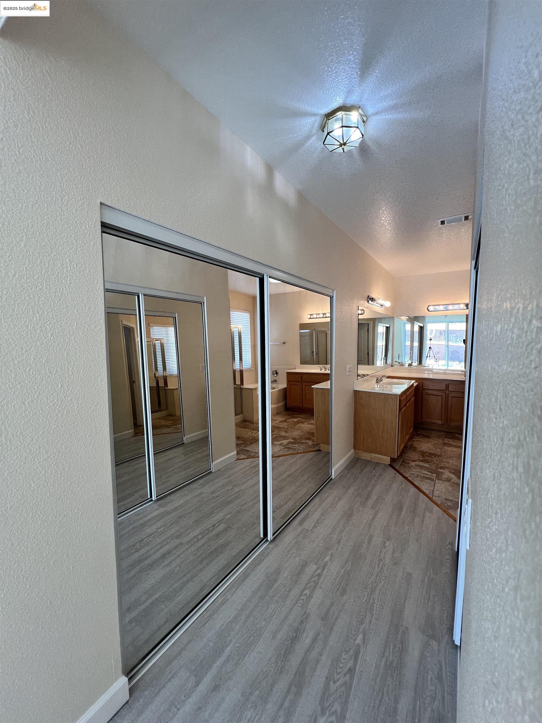 Detail Gallery Image 14 of 33 For 1371 Brooktrail Dr, Pittsburg,  CA 94565 - 6 Beds | 3/1 Baths