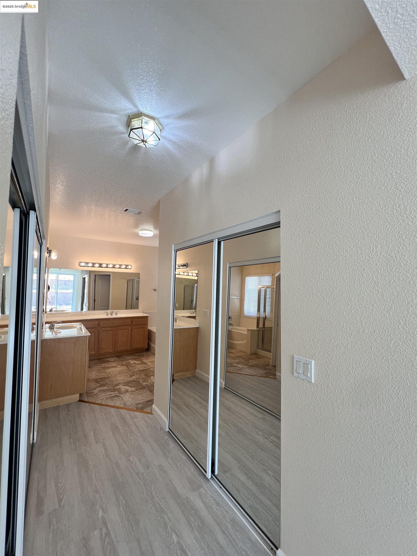 Detail Gallery Image 15 of 33 For 1371 Brooktrail Dr, Pittsburg,  CA 94565 - 6 Beds | 3/1 Baths