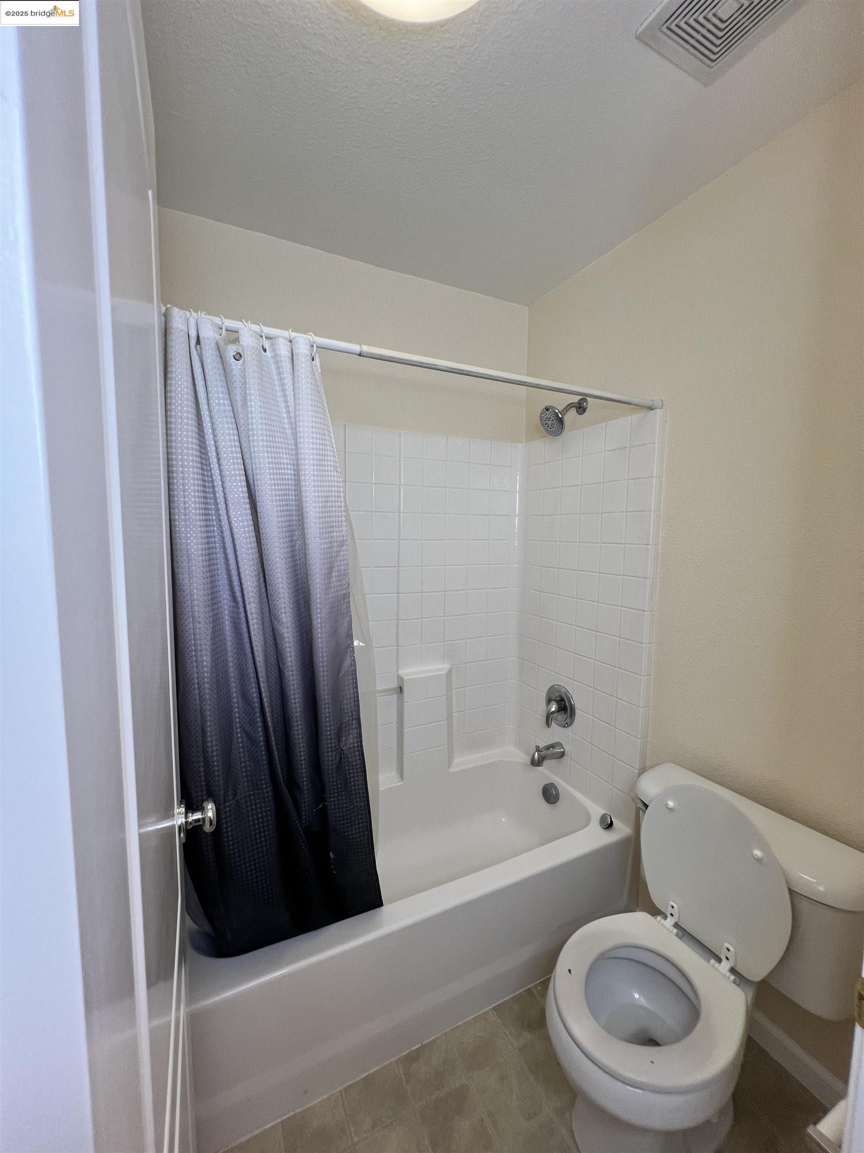 Detail Gallery Image 26 of 33 For 1371 Brooktrail Dr, Pittsburg,  CA 94565 - 6 Beds | 3/1 Baths