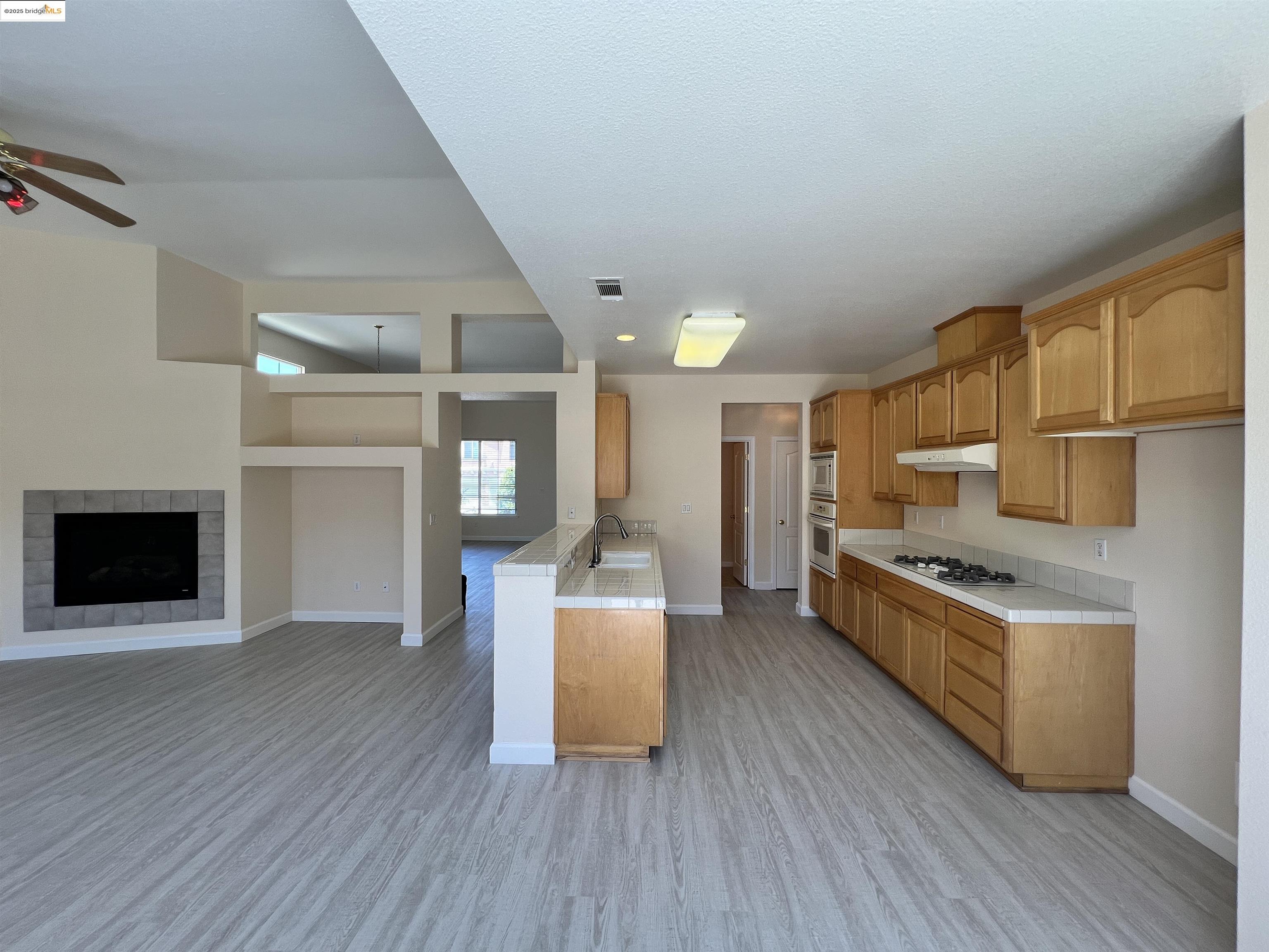 Detail Gallery Image 9 of 33 For 1371 Brooktrail Dr, Pittsburg,  CA 94565 - 6 Beds | 3/1 Baths