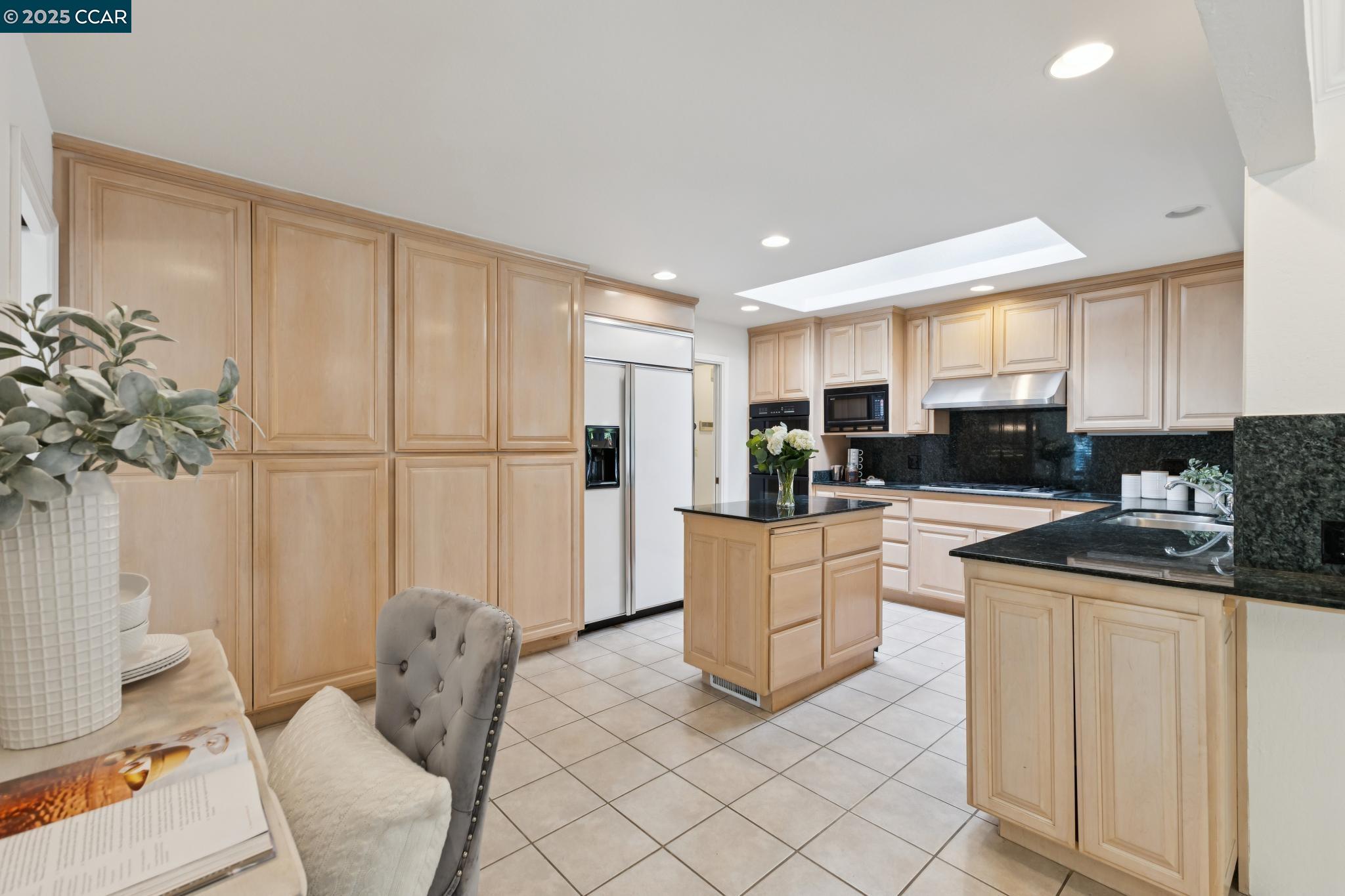 Detail Gallery Image 8 of 27 For 645 Dolphin Dr, Danville,  CA 94526 - 4 Beds | 2 Baths