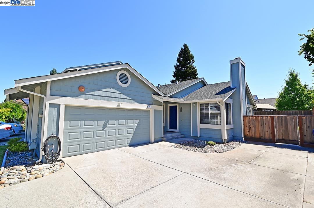 Detail Gallery Image 2 of 27 For 476 Mulqueeney St, Livermore,  CA 94550 - 3 Beds | 2 Baths