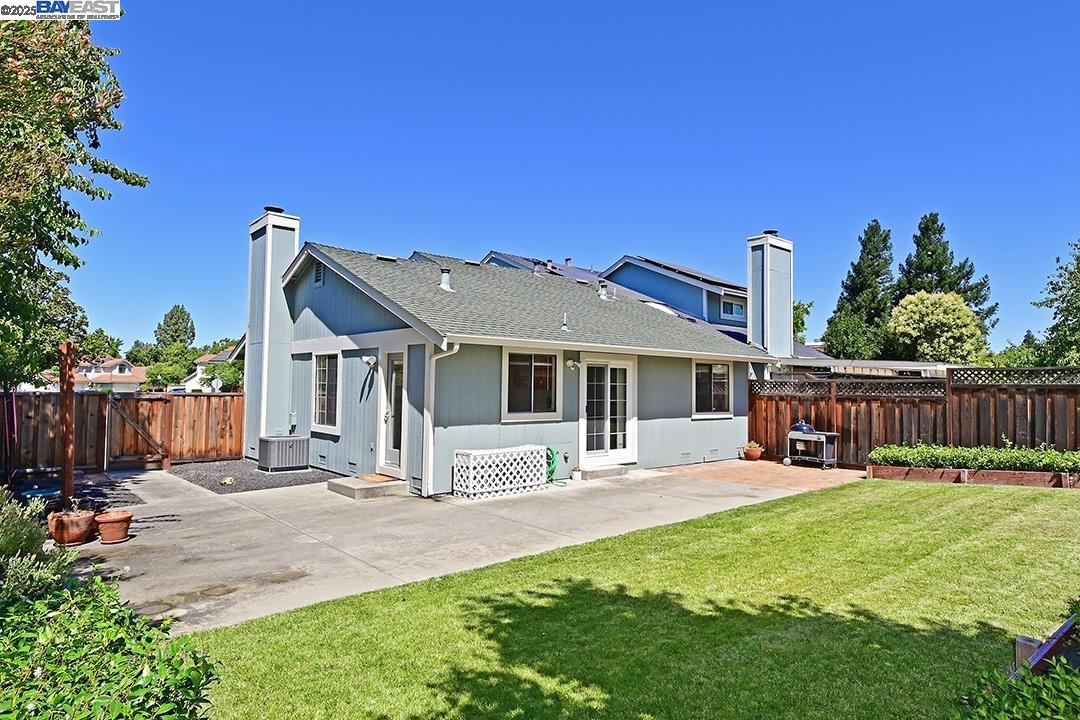 Detail Gallery Image 16 of 27 For 476 Mulqueeney St, Livermore,  CA 94550 - 3 Beds | 2 Baths