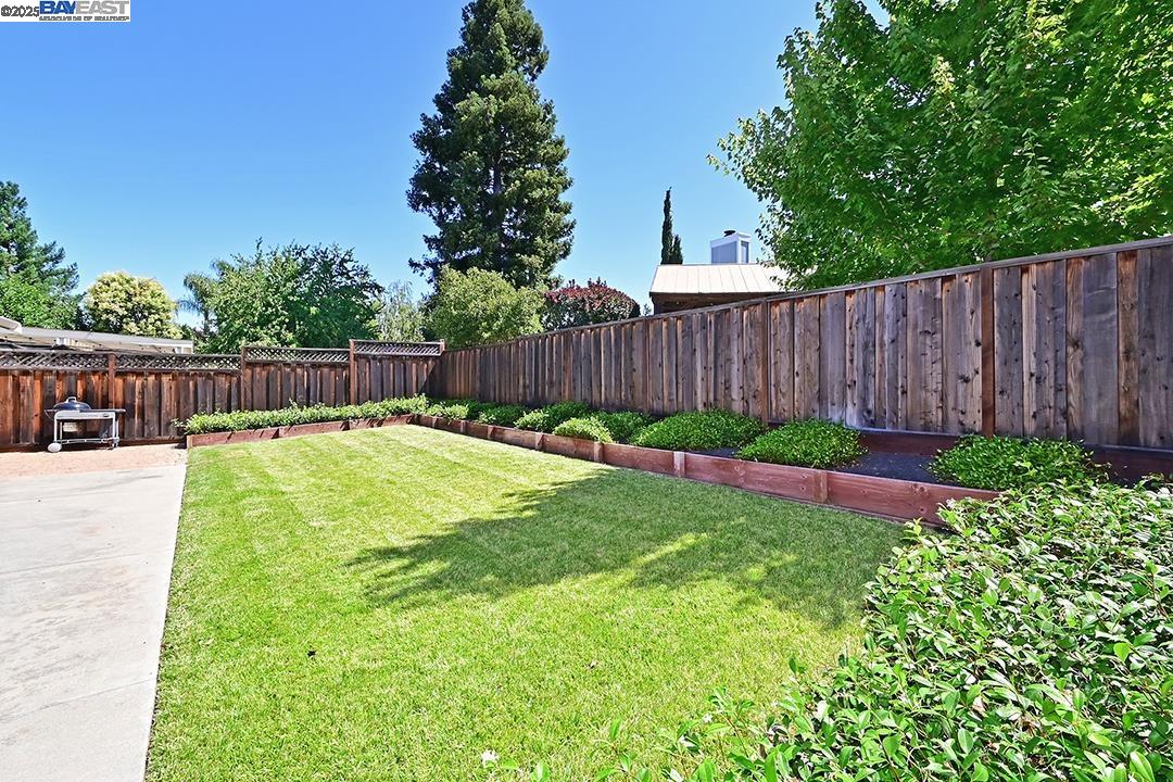 Detail Gallery Image 18 of 27 For 476 Mulqueeney St, Livermore,  CA 94550 - 3 Beds | 2 Baths