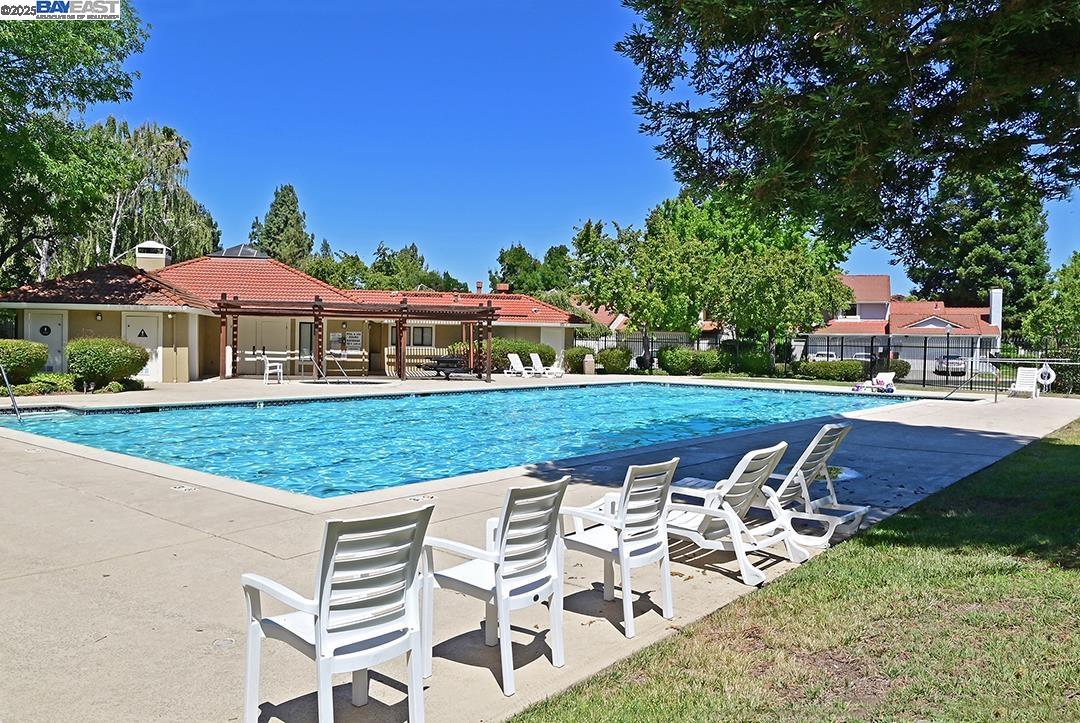 Detail Gallery Image 21 of 27 For 476 Mulqueeney St, Livermore,  CA 94550 - 3 Beds | 2 Baths