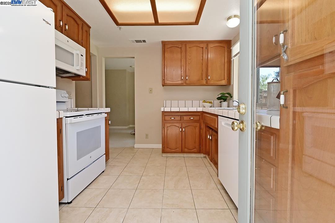 Detail Gallery Image 7 of 27 For 476 Mulqueeney St, Livermore,  CA 94550 - 3 Beds | 2 Baths