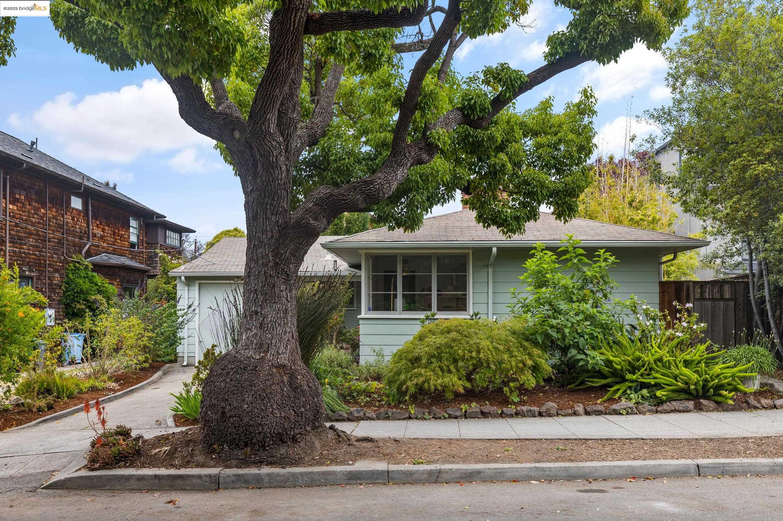 Detail Gallery Image 1 of 1 For 2439 Oregon St, Berkeley,  CA 94705 - 2 Beds | 1 Baths