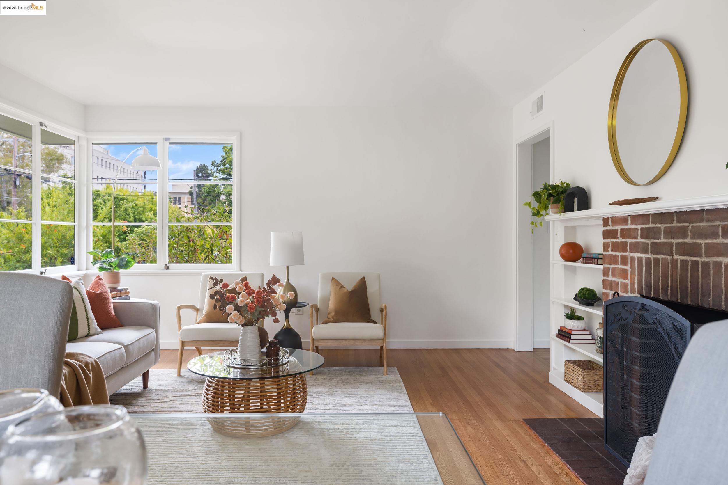 Detail Gallery Image 11 of 37 For 2439 Oregon St, Berkeley,  CA 94705 - 2 Beds | 1 Baths