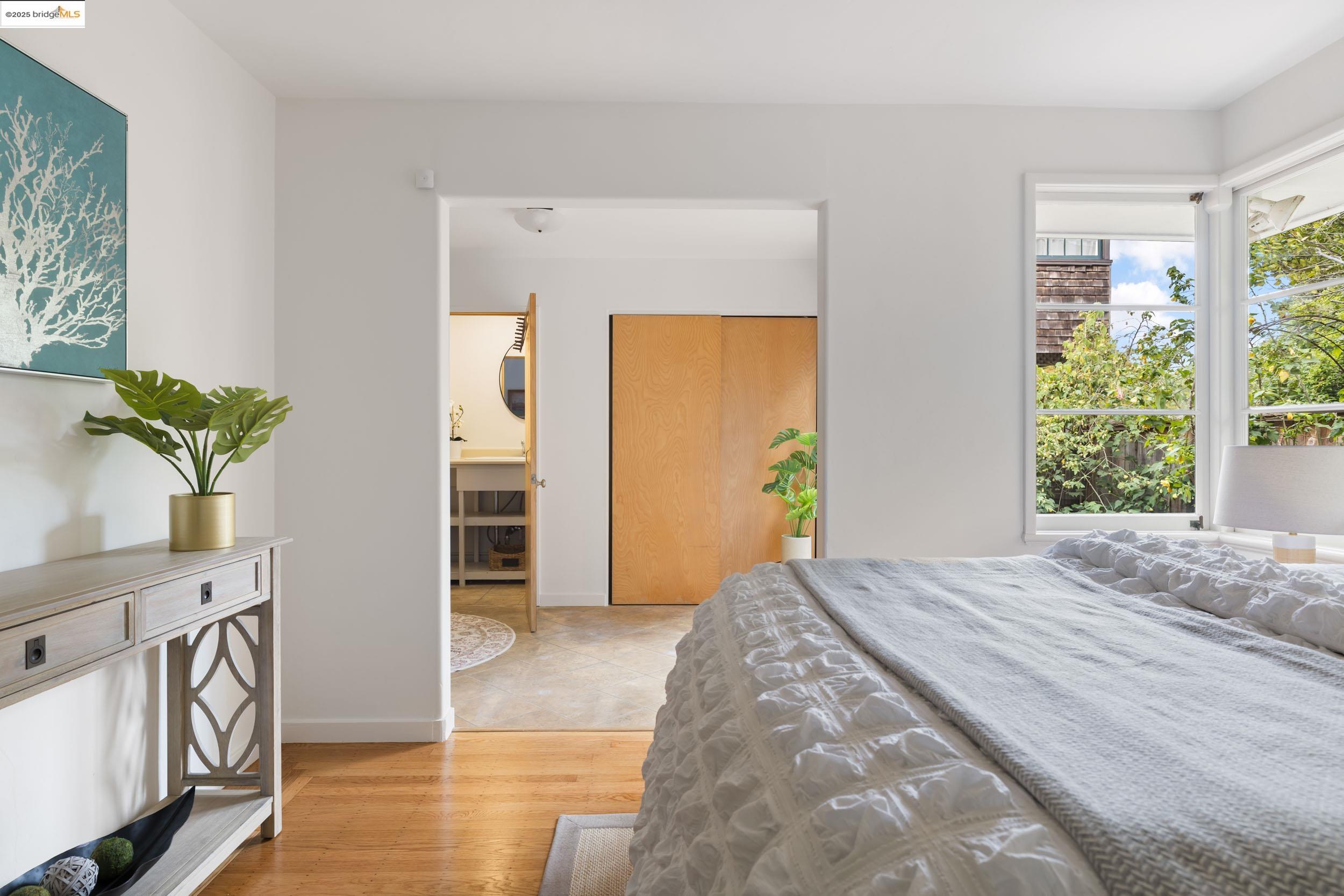 Detail Gallery Image 20 of 37 For 2439 Oregon St, Berkeley,  CA 94705 - 2 Beds | 1 Baths