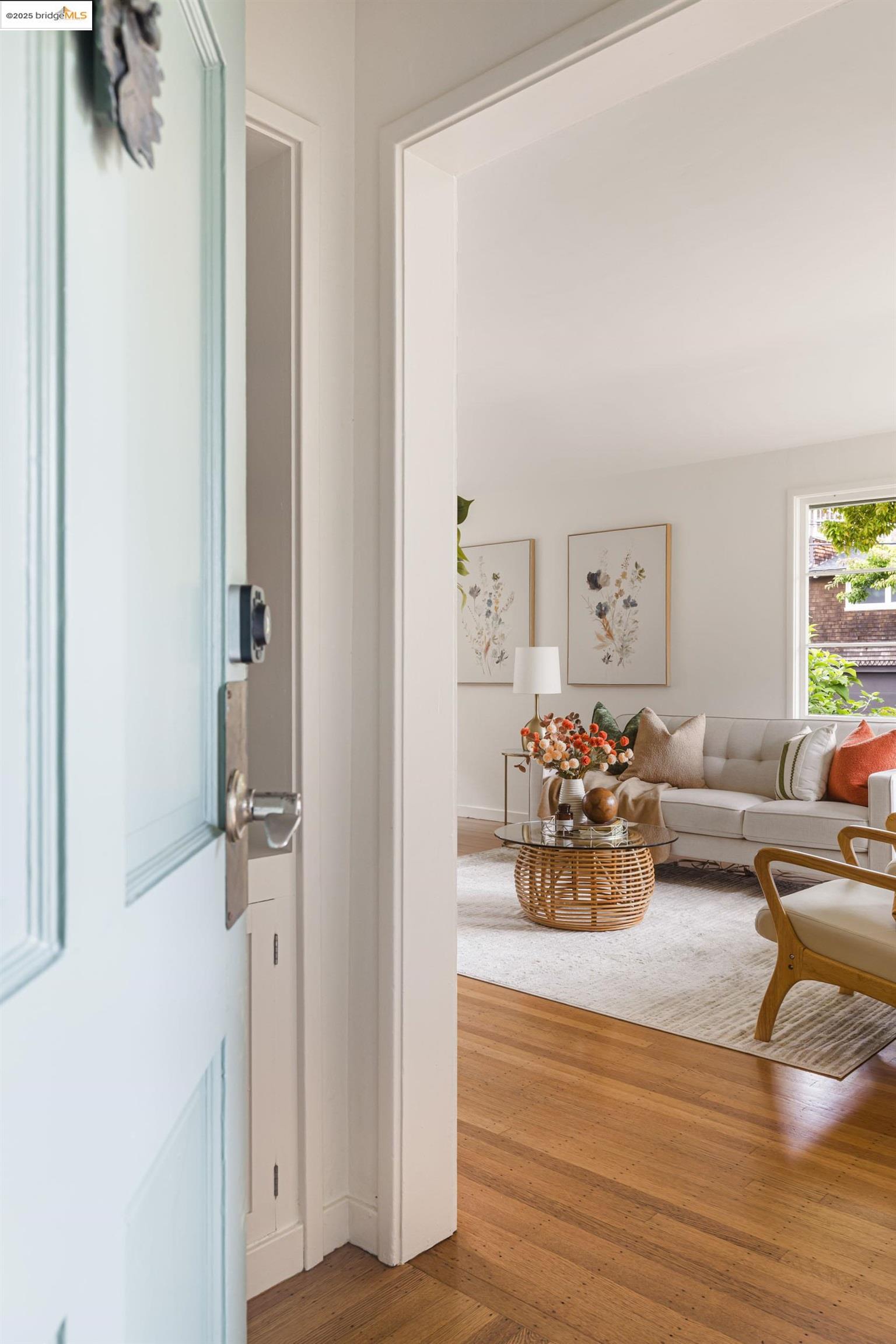 Detail Gallery Image 3 of 37 For 2439 Oregon St, Berkeley,  CA 94705 - 2 Beds | 1 Baths