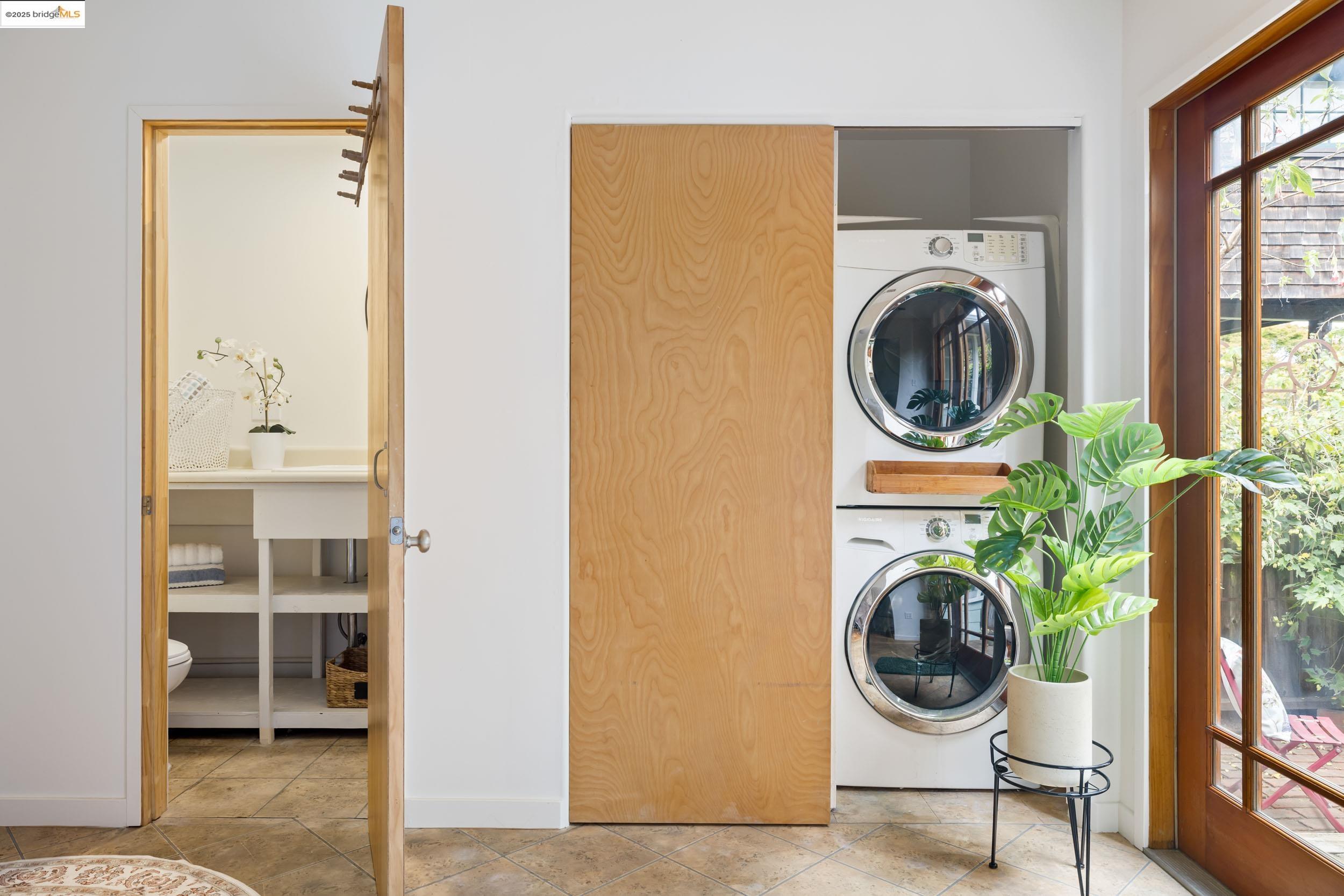 Detail Gallery Image 22 of 37 For 2439 Oregon St, Berkeley,  CA 94705 - 2 Beds | 1 Baths