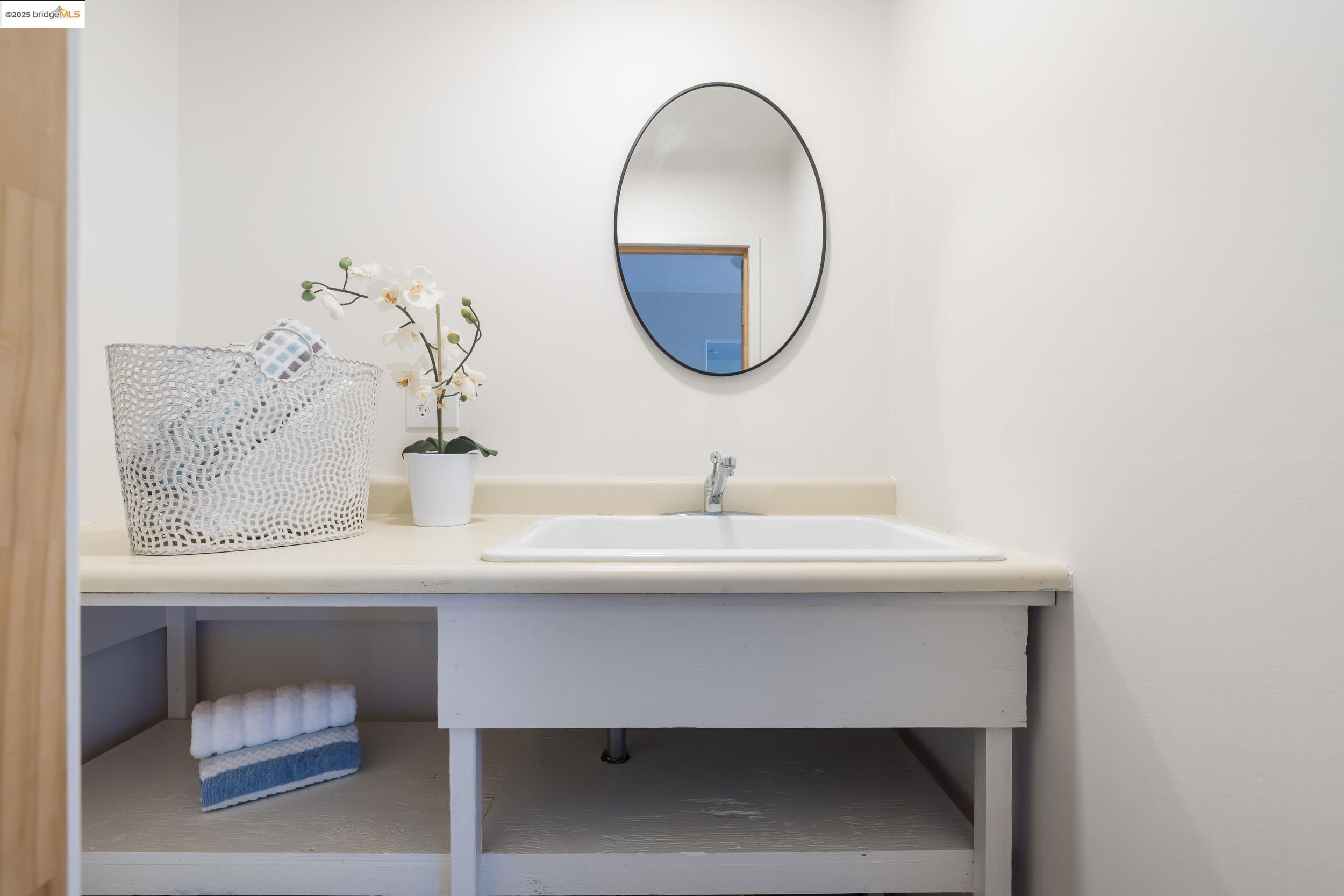 Detail Gallery Image 23 of 37 For 2439 Oregon St, Berkeley,  CA 94705 - 2 Beds | 1 Baths