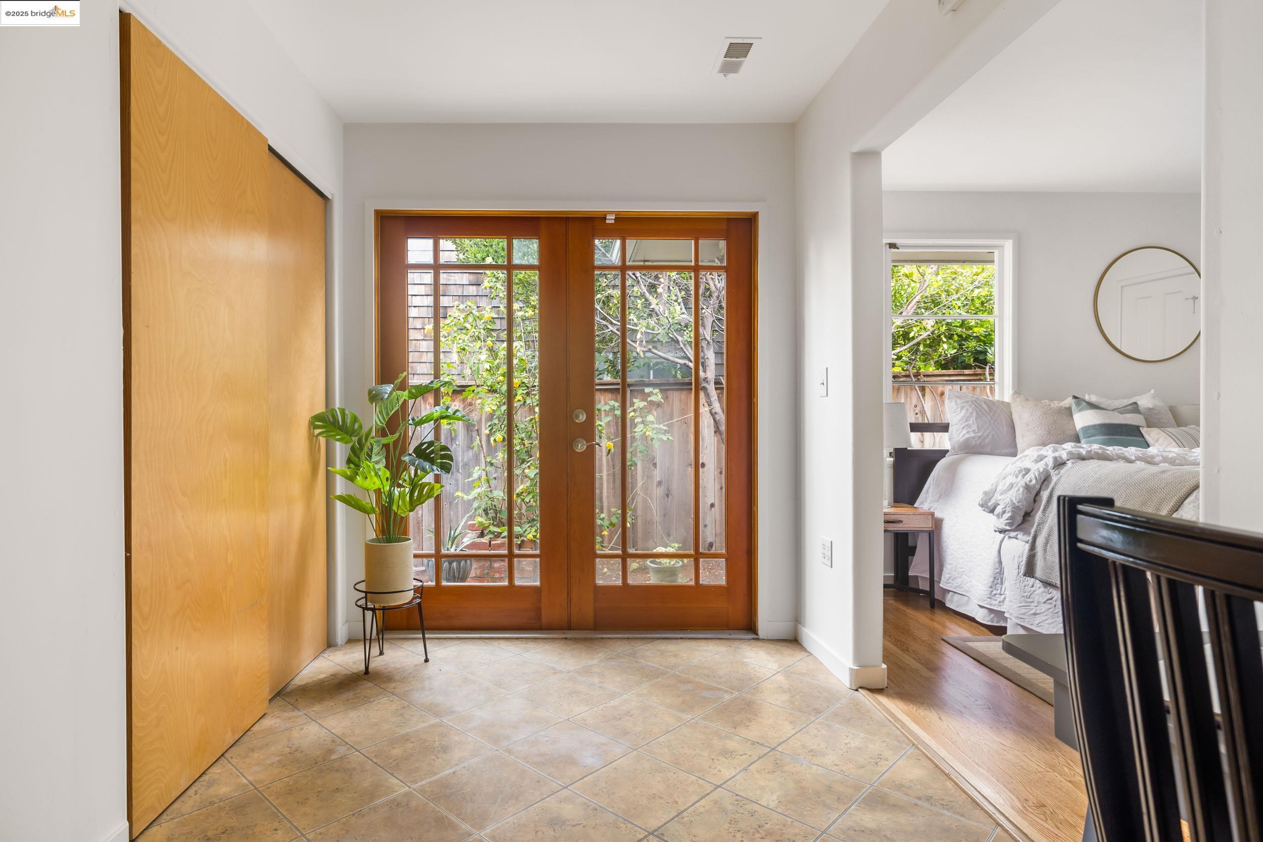 Detail Gallery Image 25 of 37 For 2439 Oregon St, Berkeley,  CA 94705 - 2 Beds | 1 Baths