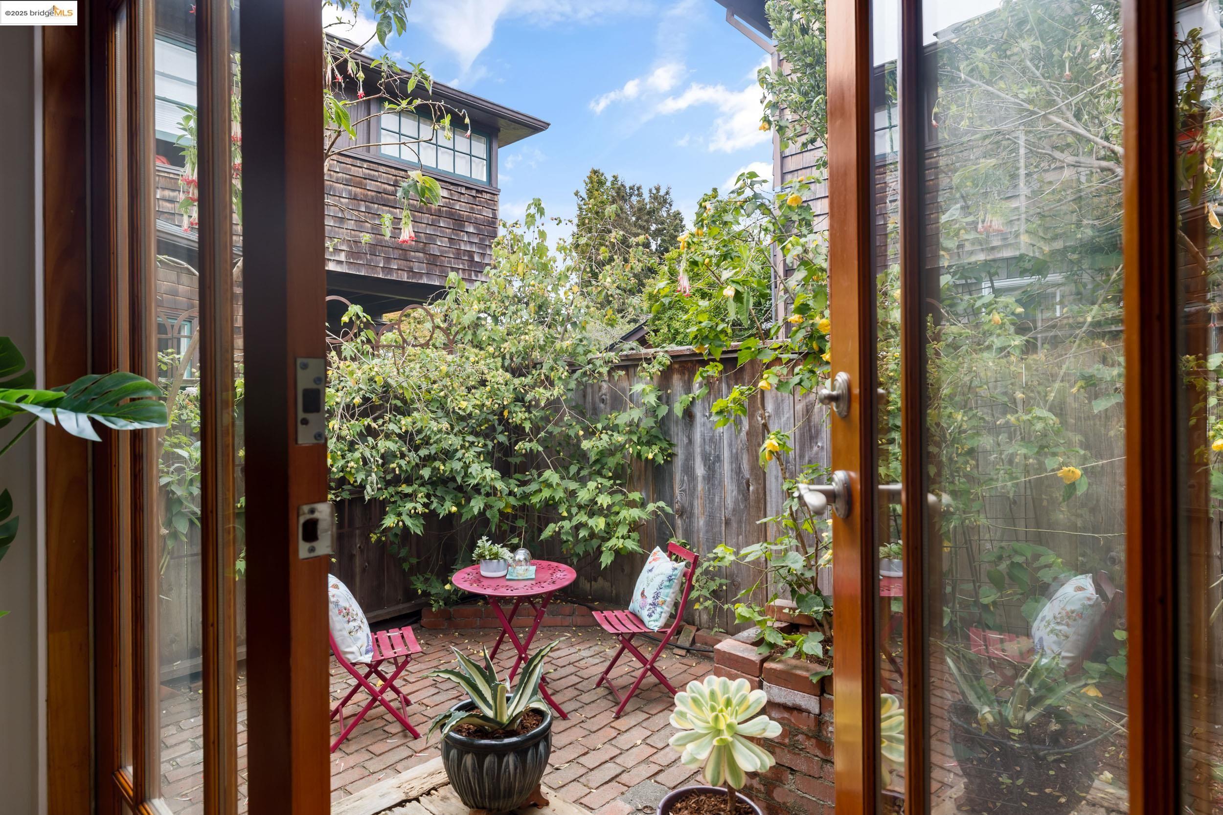 Detail Gallery Image 26 of 37 For 2439 Oregon St, Berkeley,  CA 94705 - 2 Beds | 1 Baths