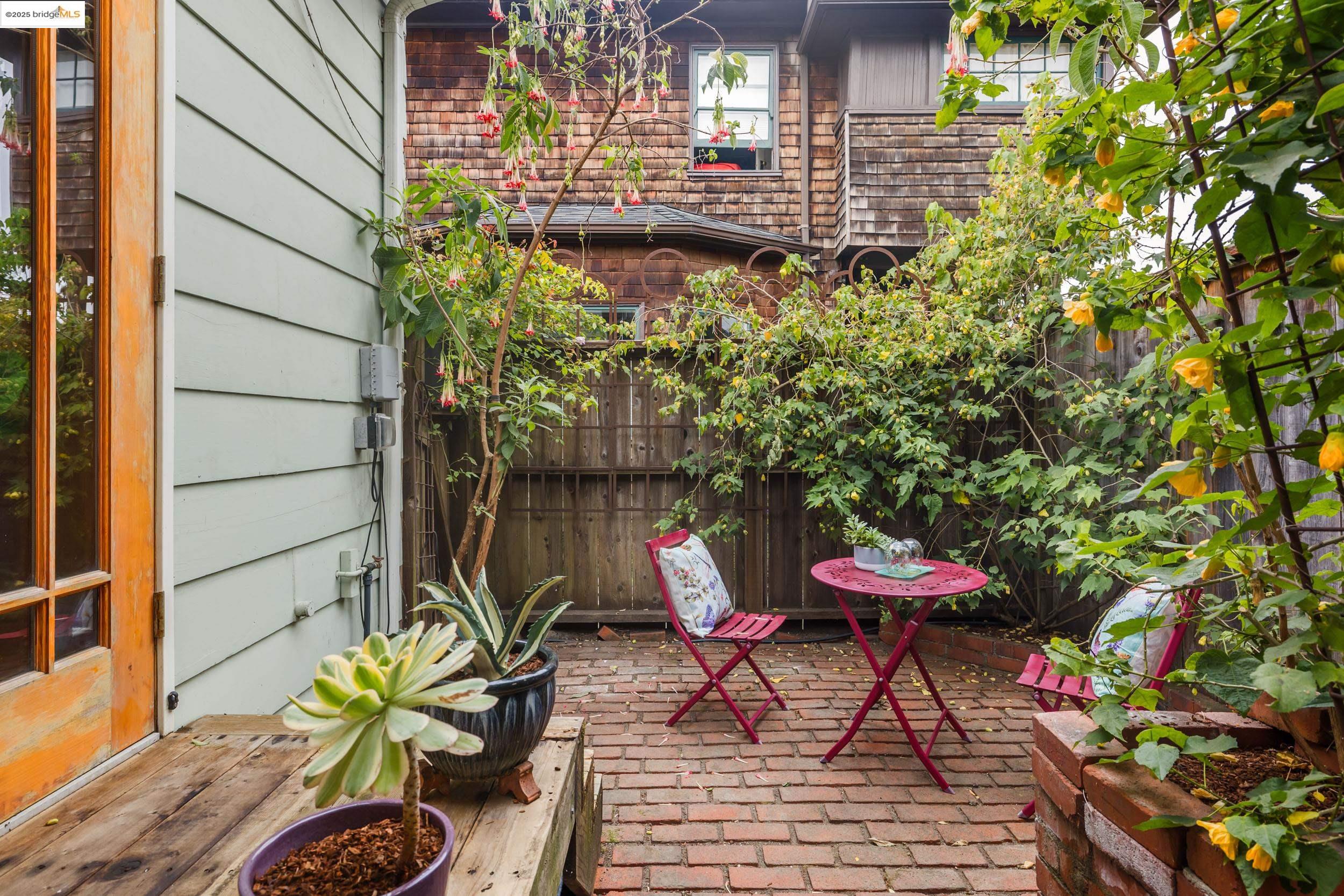 Detail Gallery Image 28 of 37 For 2439 Oregon St, Berkeley,  CA 94705 - 2 Beds | 1 Baths