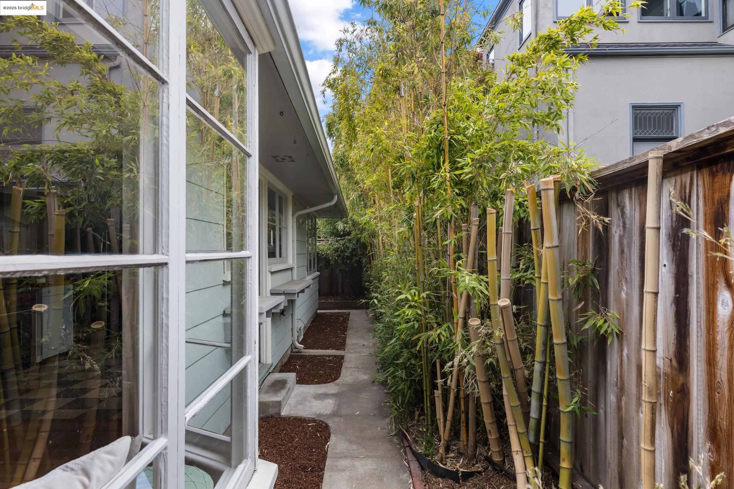 Detail Gallery Image 34 of 37 For 2439 Oregon St, Berkeley,  CA 94705 - 2 Beds | 1 Baths