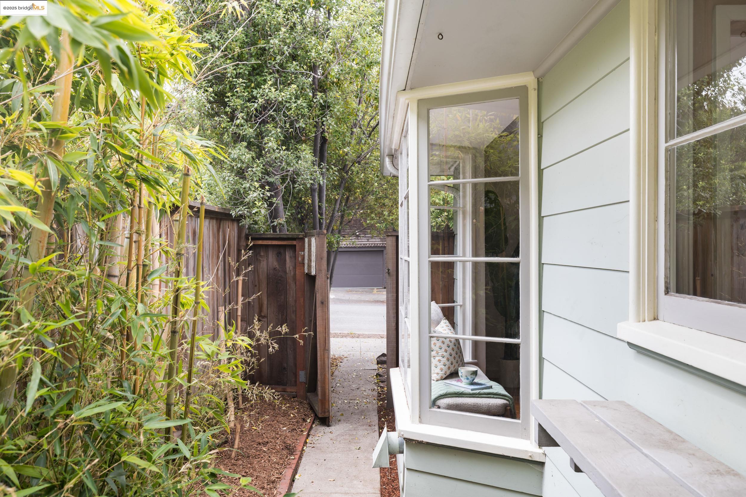 Detail Gallery Image 36 of 37 For 2439 Oregon St, Berkeley,  CA 94705 - 2 Beds | 1 Baths