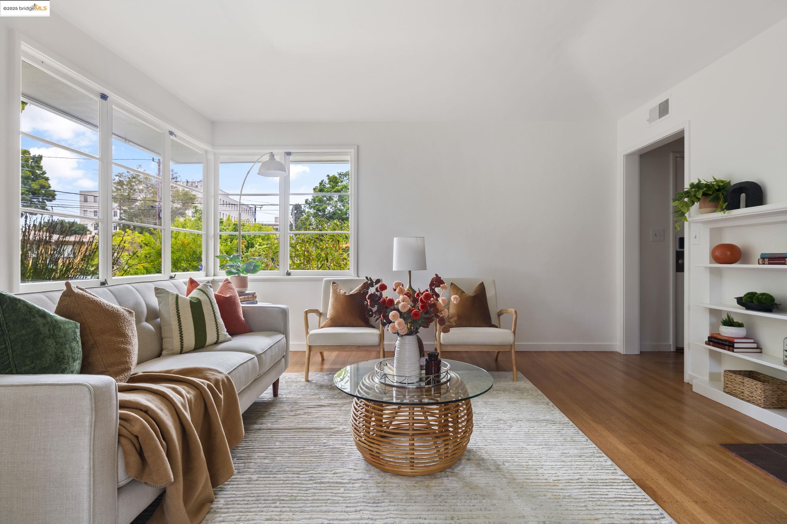 Detail Gallery Image 7 of 37 For 2439 Oregon St, Berkeley,  CA 94705 - 2 Beds | 1 Baths