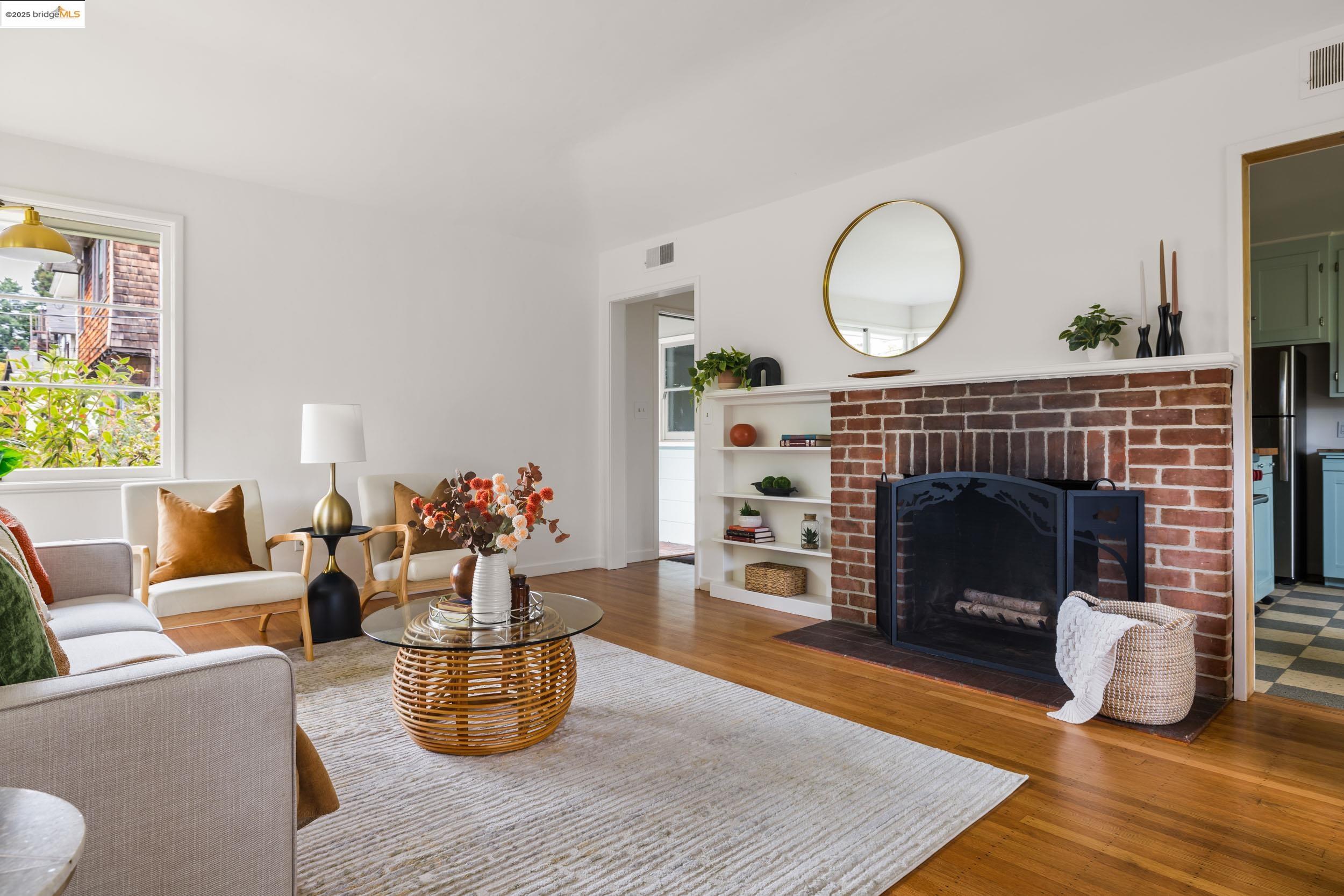 Detail Gallery Image 9 of 37 For 2439 Oregon St, Berkeley,  CA 94705 - 2 Beds | 1 Baths