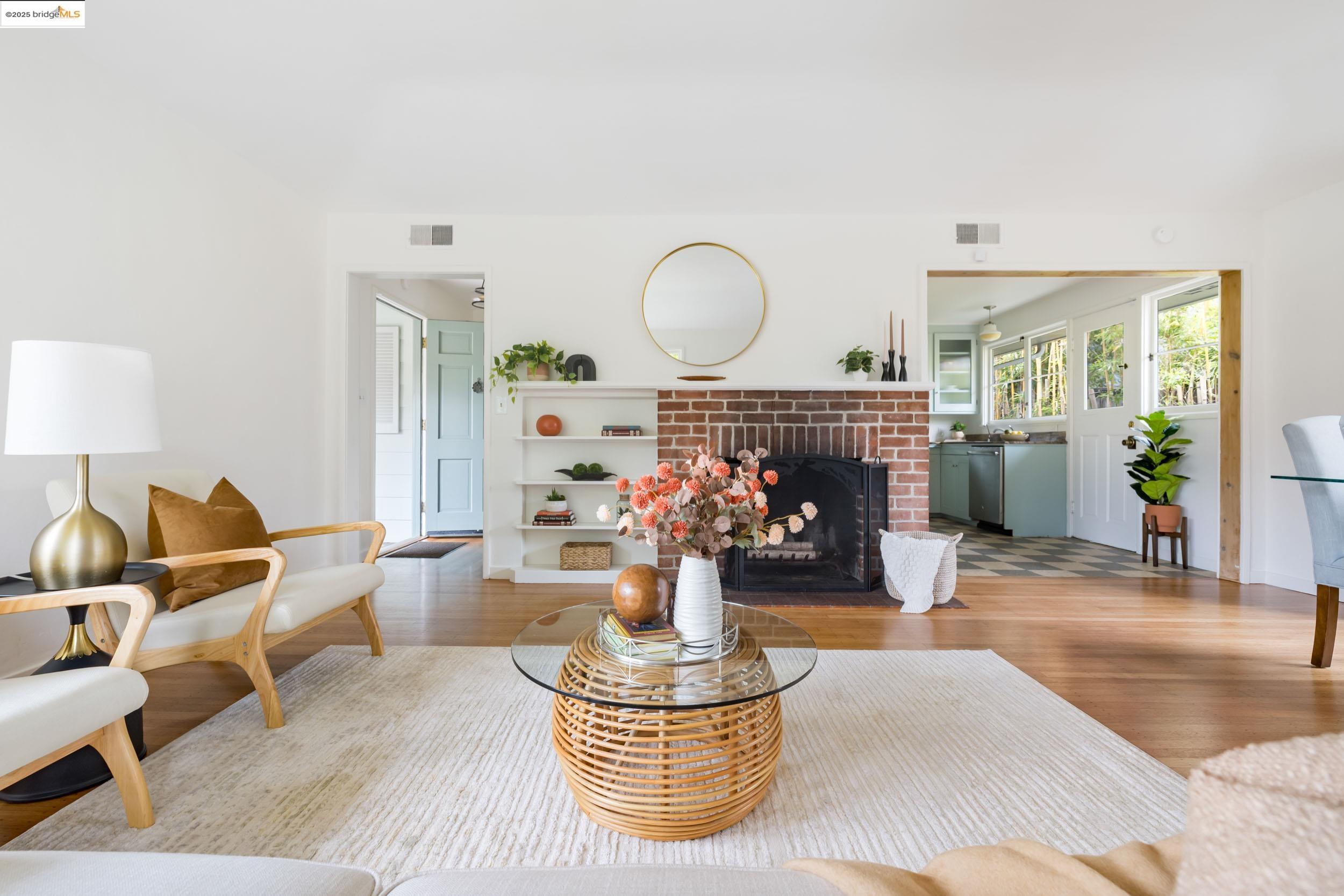 Detail Gallery Image 10 of 37 For 2439 Oregon St, Berkeley,  CA 94705 - 2 Beds | 1 Baths