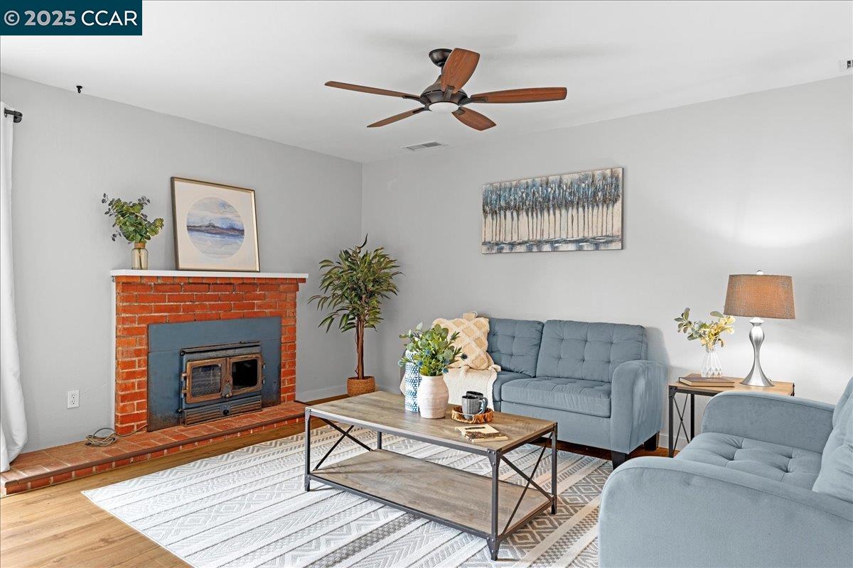 Detail Gallery Image 15 of 52 For 901 N Rancho Rd, El Sobrante,  CA 94803 - 4 Beds | 3 Baths