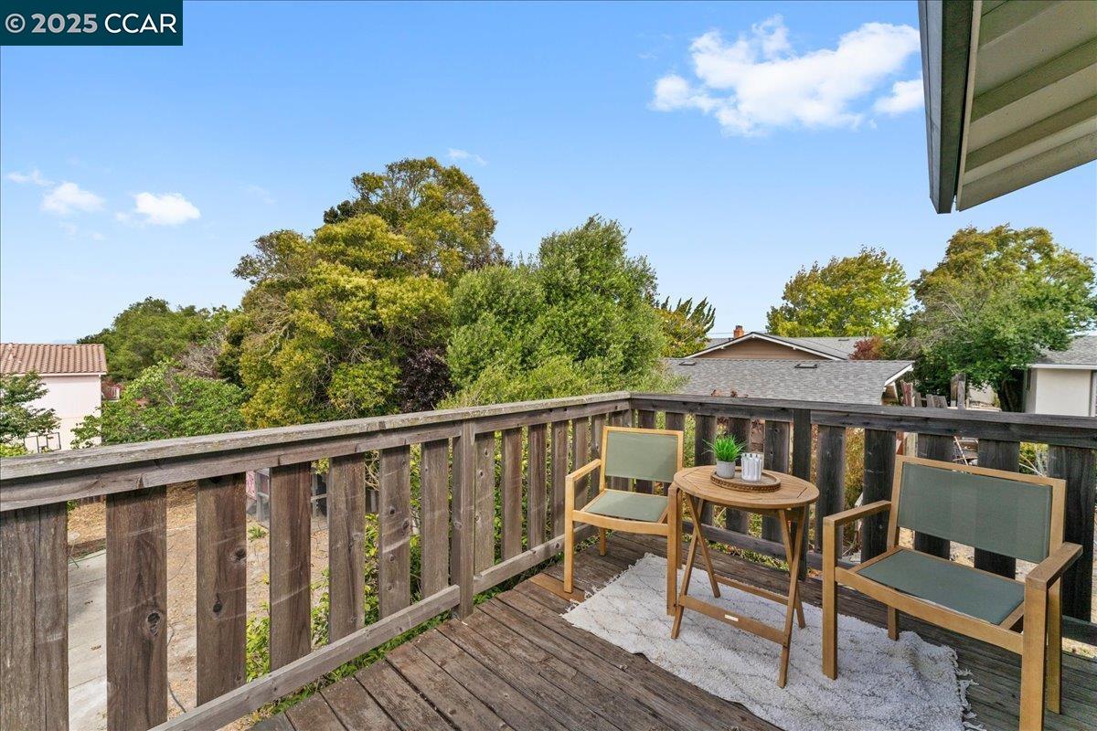 Detail Gallery Image 25 of 52 For 901 N Rancho Rd, El Sobrante,  CA 94803 - 4 Beds | 3 Baths