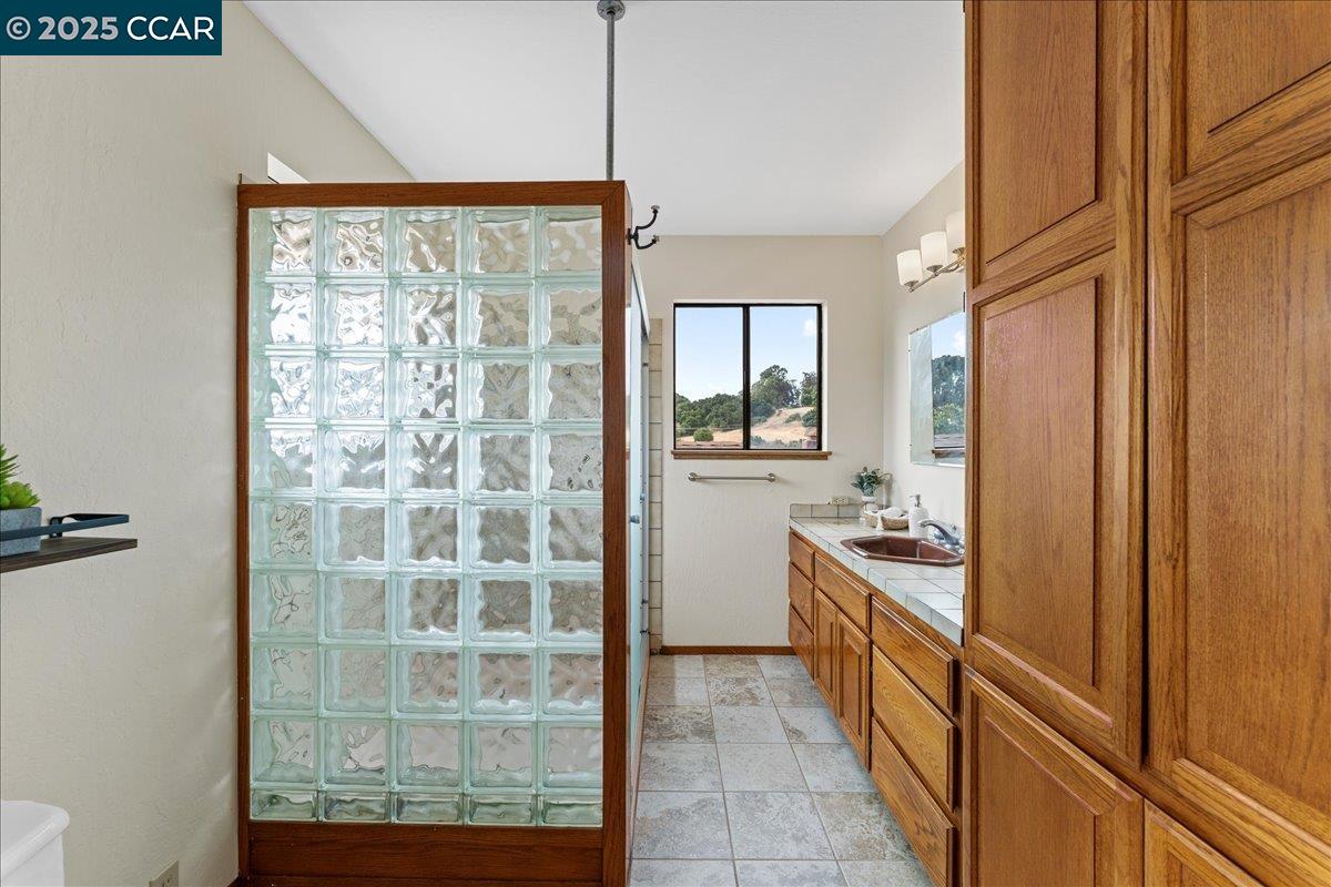 Detail Gallery Image 28 of 52 For 901 N Rancho Rd, El Sobrante,  CA 94803 - 4 Beds | 3 Baths