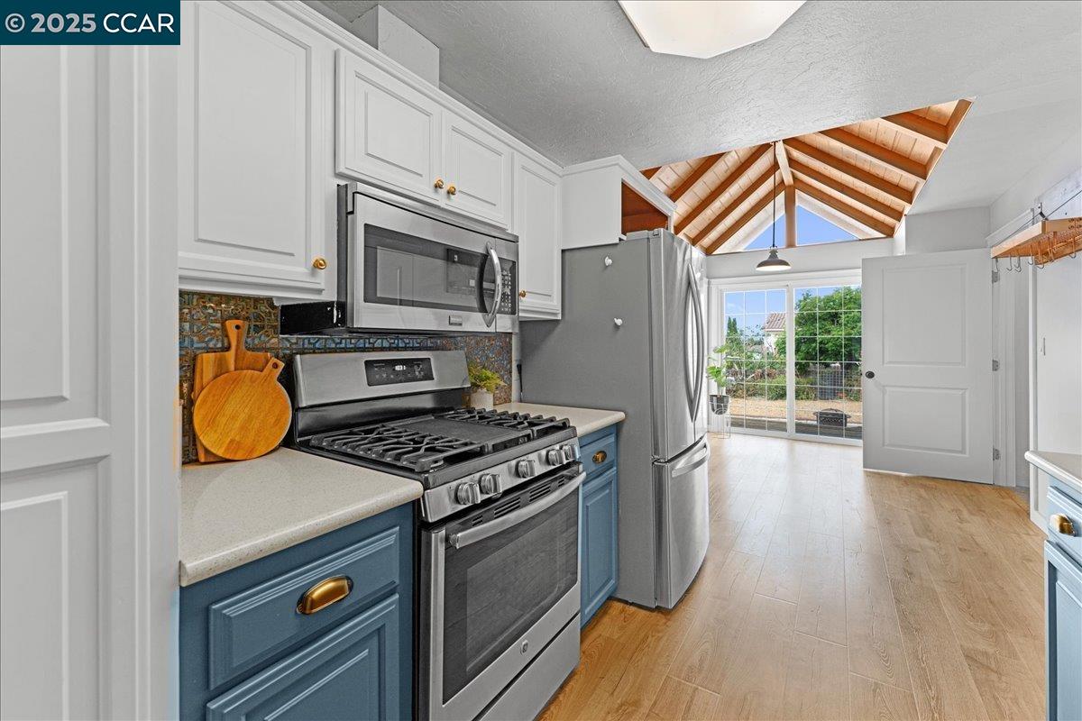 Detail Gallery Image 4 of 52 For 901 N Rancho Rd, El Sobrante,  CA 94803 - 4 Beds | 3 Baths