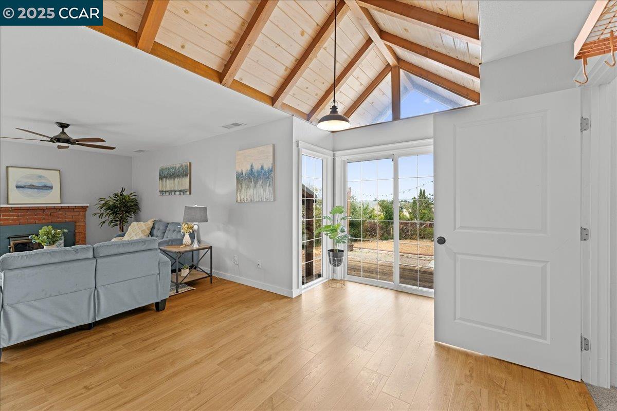 Detail Gallery Image 8 of 52 For 901 N Rancho Rd, El Sobrante,  CA 94803 - 4 Beds | 3 Baths