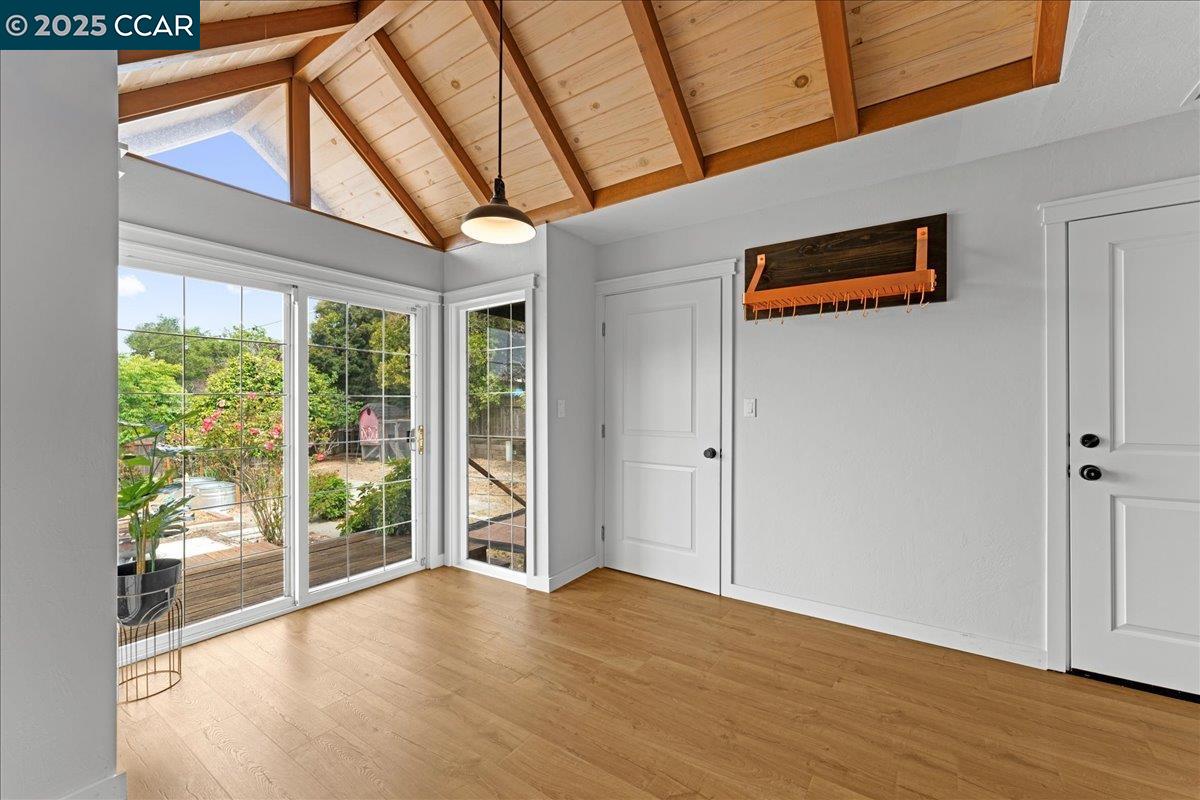Detail Gallery Image 10 of 52 For 901 N Rancho Rd, El Sobrante,  CA 94803 - 4 Beds | 3 Baths