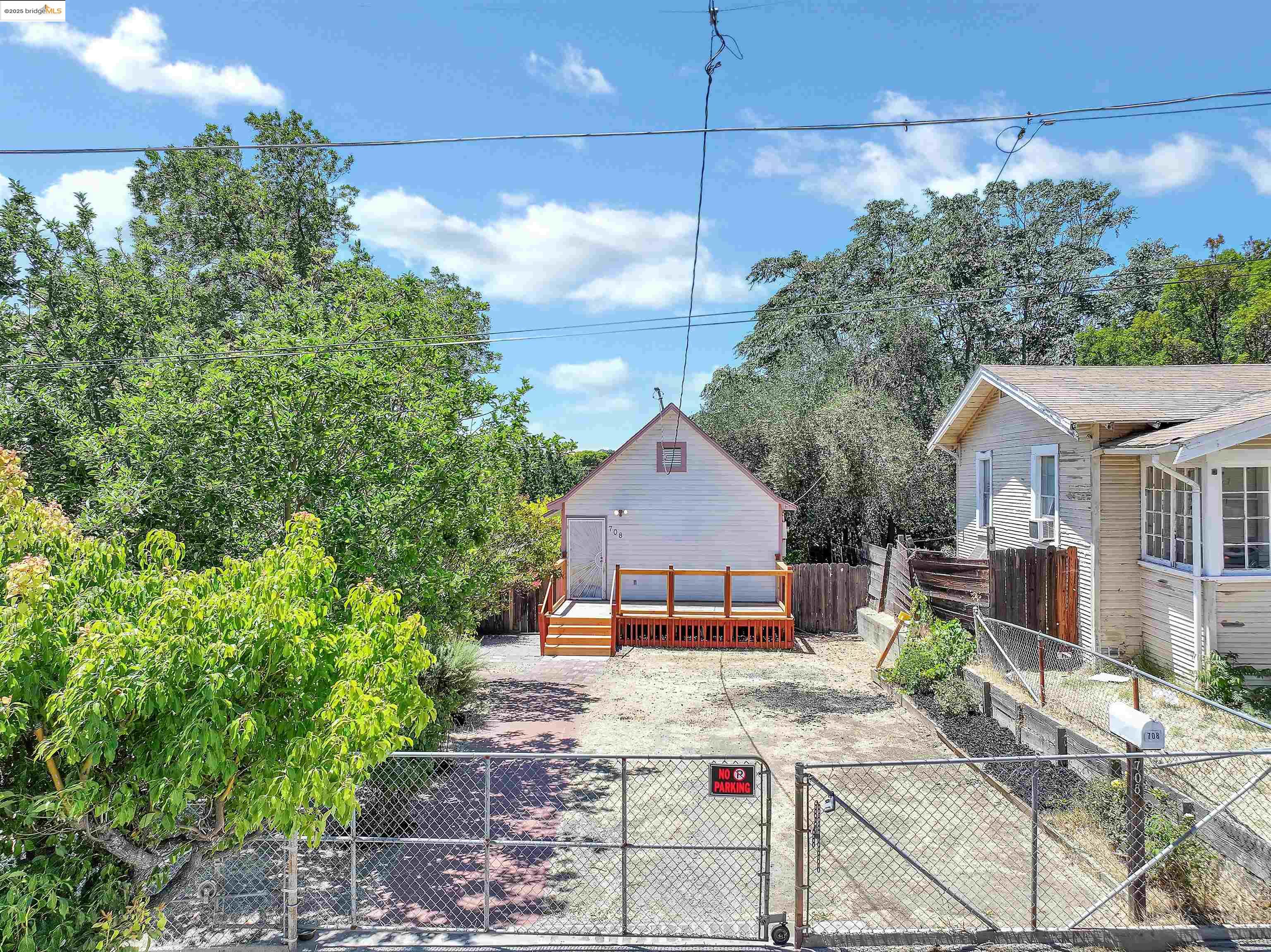Detail Gallery Image 1 of 31 For 708 H St, Antioch,  CA 94509 - 3 Beds | 2 Baths