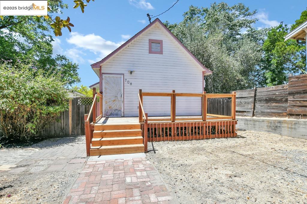 Detail Gallery Image 3 of 31 For 708 H St, Antioch,  CA 94509 - 3 Beds | 2 Baths
