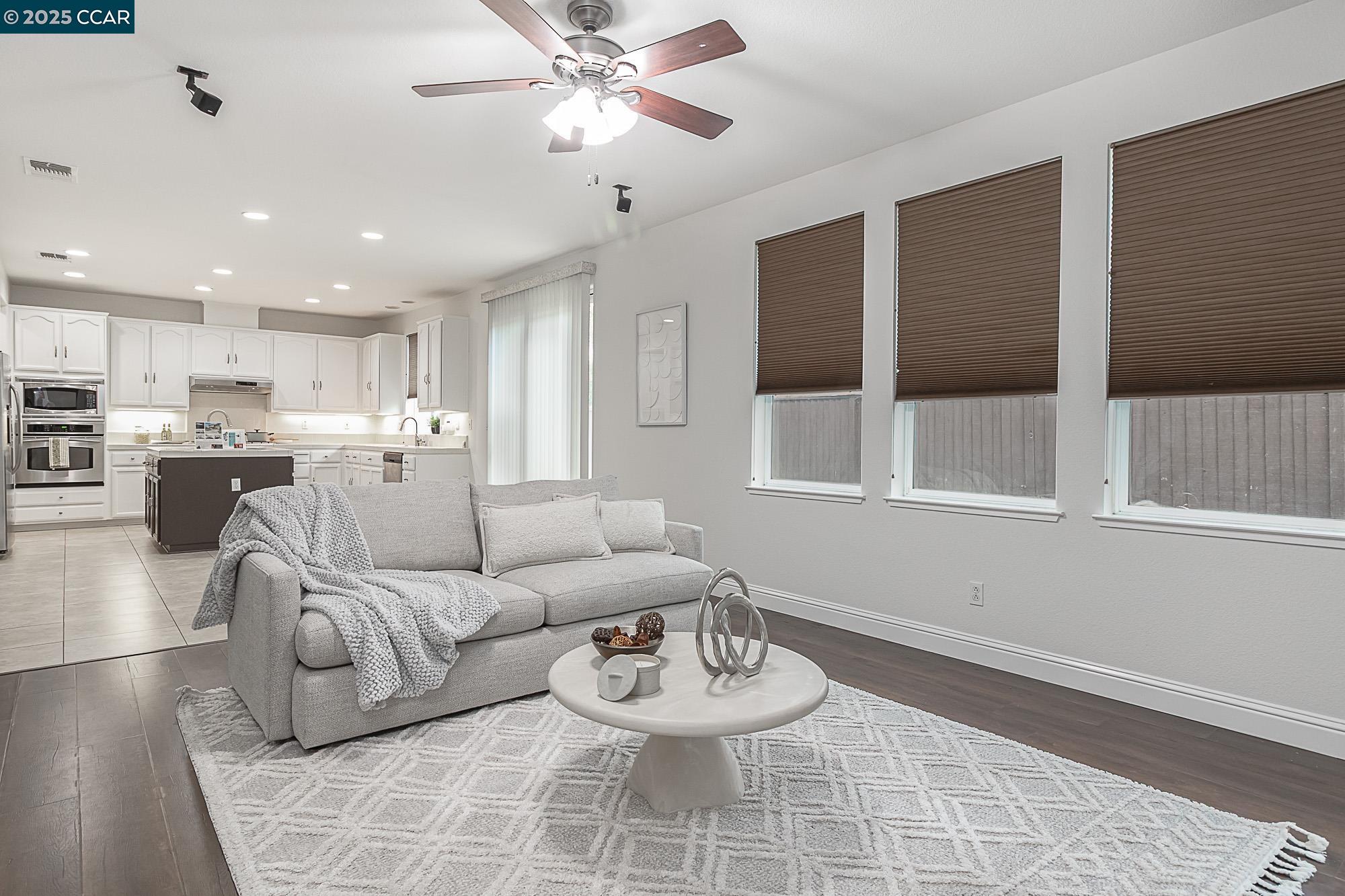 Detail Gallery Image 14 of 35 For 1985 Bankston Dr, Tracy,  CA 95304 - 4 Beds | 3 Baths