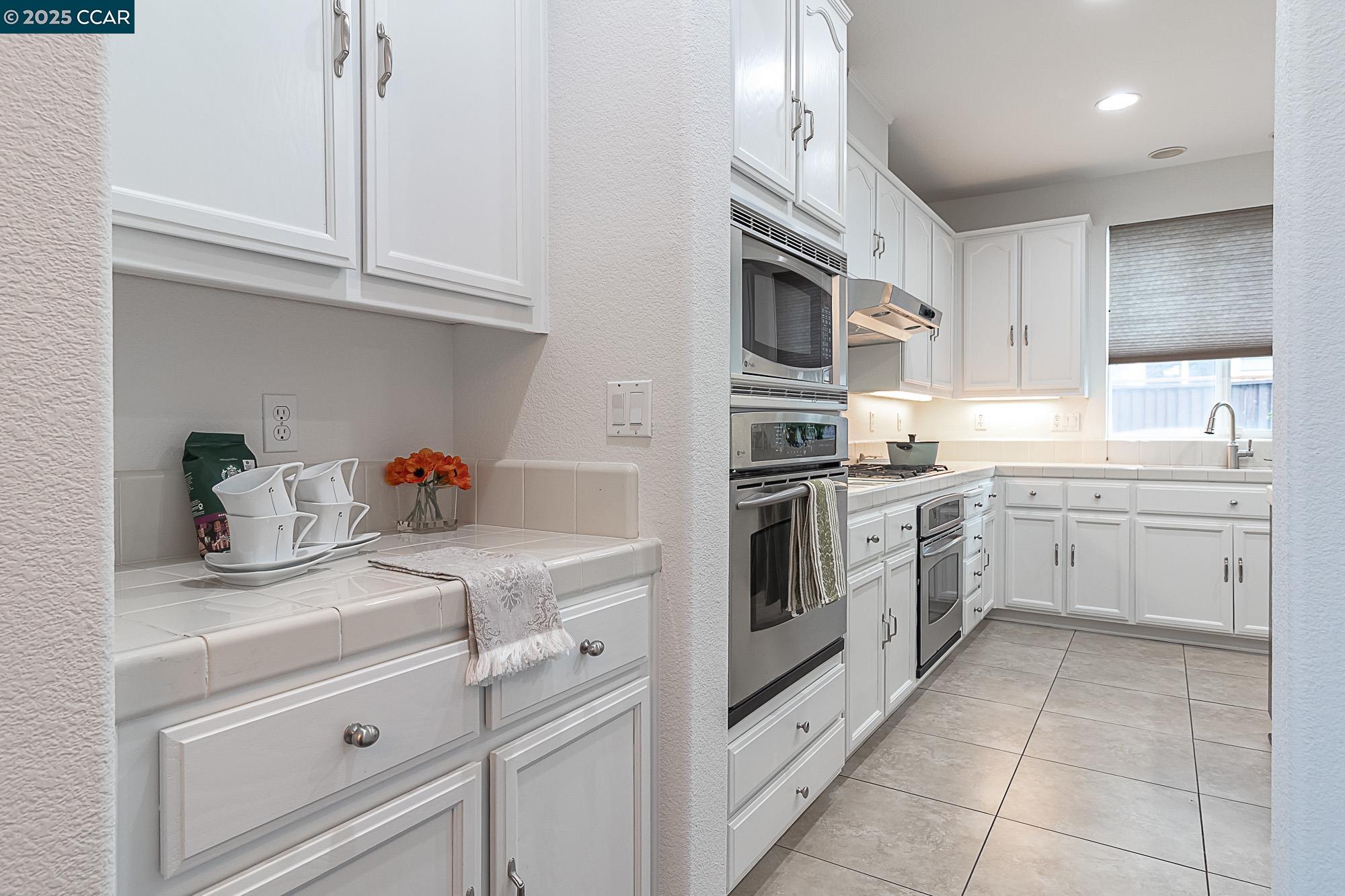 Detail Gallery Image 9 of 35 For 1985 Bankston Dr, Tracy,  CA 95304 - 4 Beds | 3 Baths