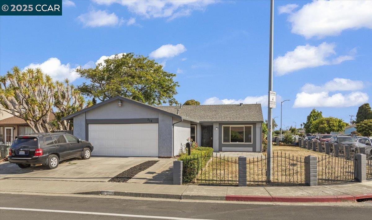 Detail Gallery Image 2 of 28 For 316 Meadows Dr, Vallejo,  CA 94589 - 4 Beds | 2 Baths