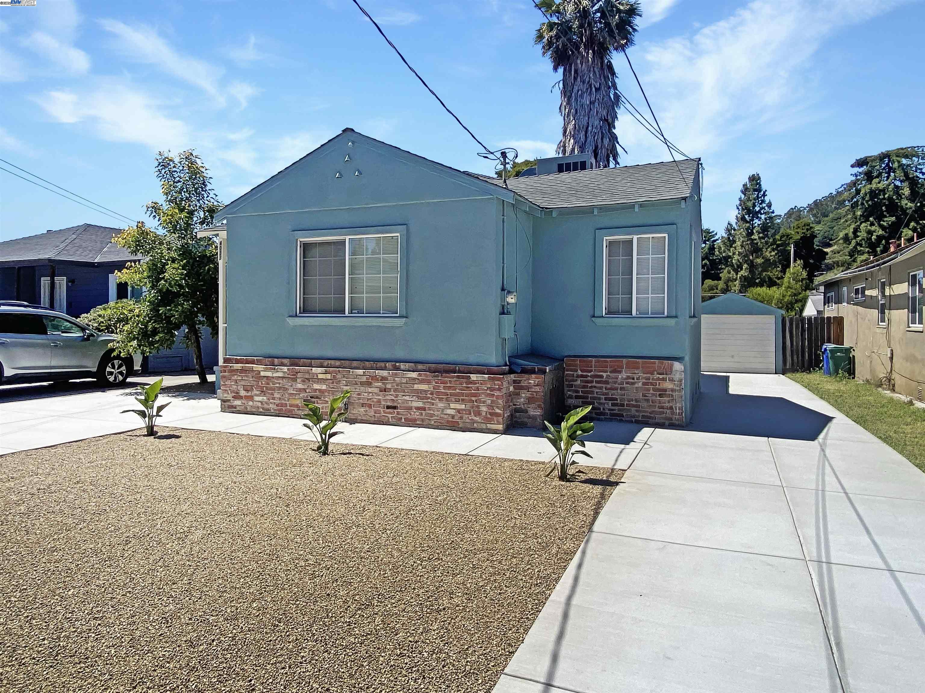 Detail Gallery Image 3 of 16 For 4033 Edwards Ave, Oakland,  CA 94605 - 3 Beds | 2 Baths