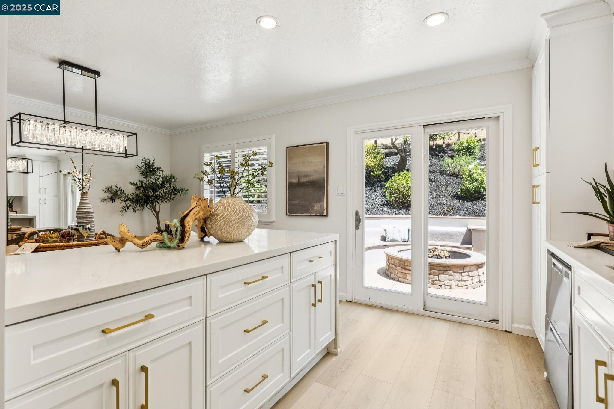 Detail Gallery Image 13 of 30 For 1600 Springbrook Rd, Walnut Creek,  CA 94597 - 4 Beds | 3 Baths