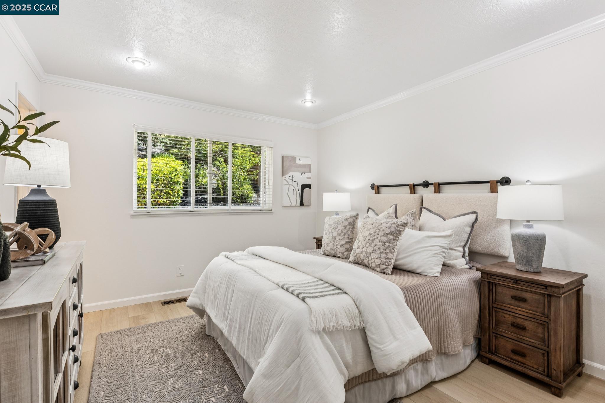 Detail Gallery Image 14 of 30 For 1600 Springbrook Rd, Walnut Creek,  CA 94597 - 4 Beds | 3 Baths